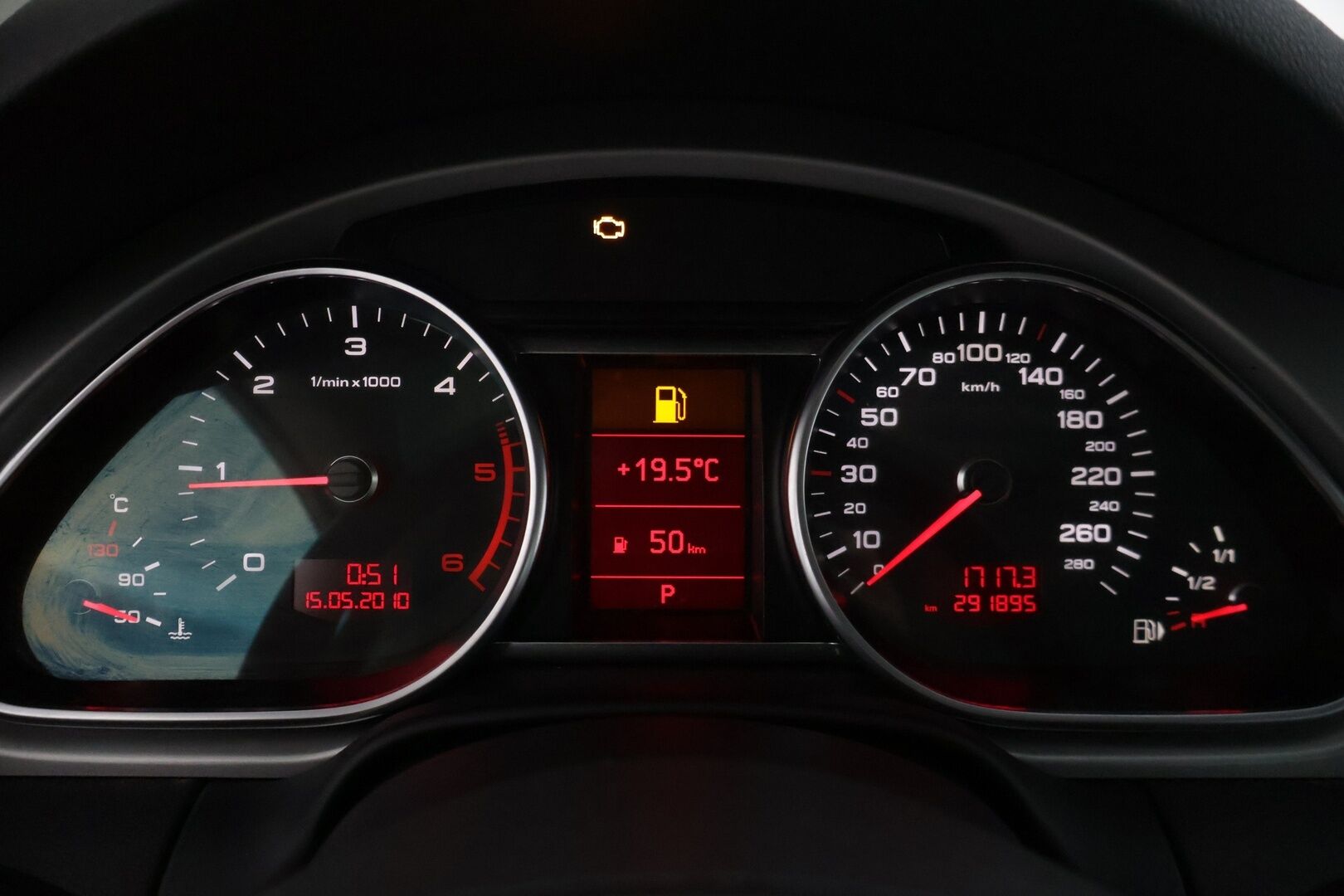 Audi Q7 2010 YritysOutlet - Myydään vain yrityksille -3,0 V6 TDI DPF 176 kW quattro tiptronic-autom. 5-ist. Start-Stop - *Vakionopeudensäädin / Automaattinen ilmastointi / Nahkapenkit / Vetokoukku / Pysäköintitutkat*