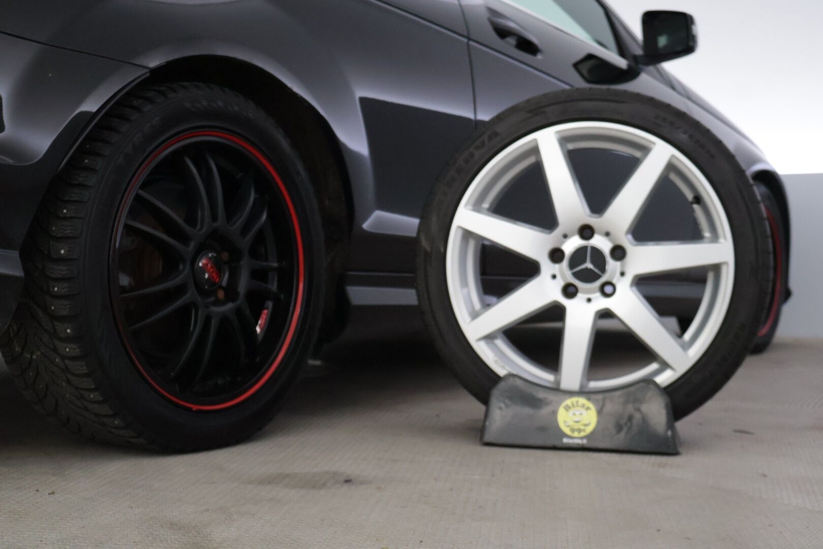 Mercedes-Benz C 2011 C 220 CDI Coupé * AMG / Etu- ja takatutkat / Puolinahat / Lohko / Puolisähköpenkit / 2x renkaat / Mustakatto * - * Hienokuntoinen / Särmä huoltohistoria / AMG paketilla / Parhaalla tekniikalla *