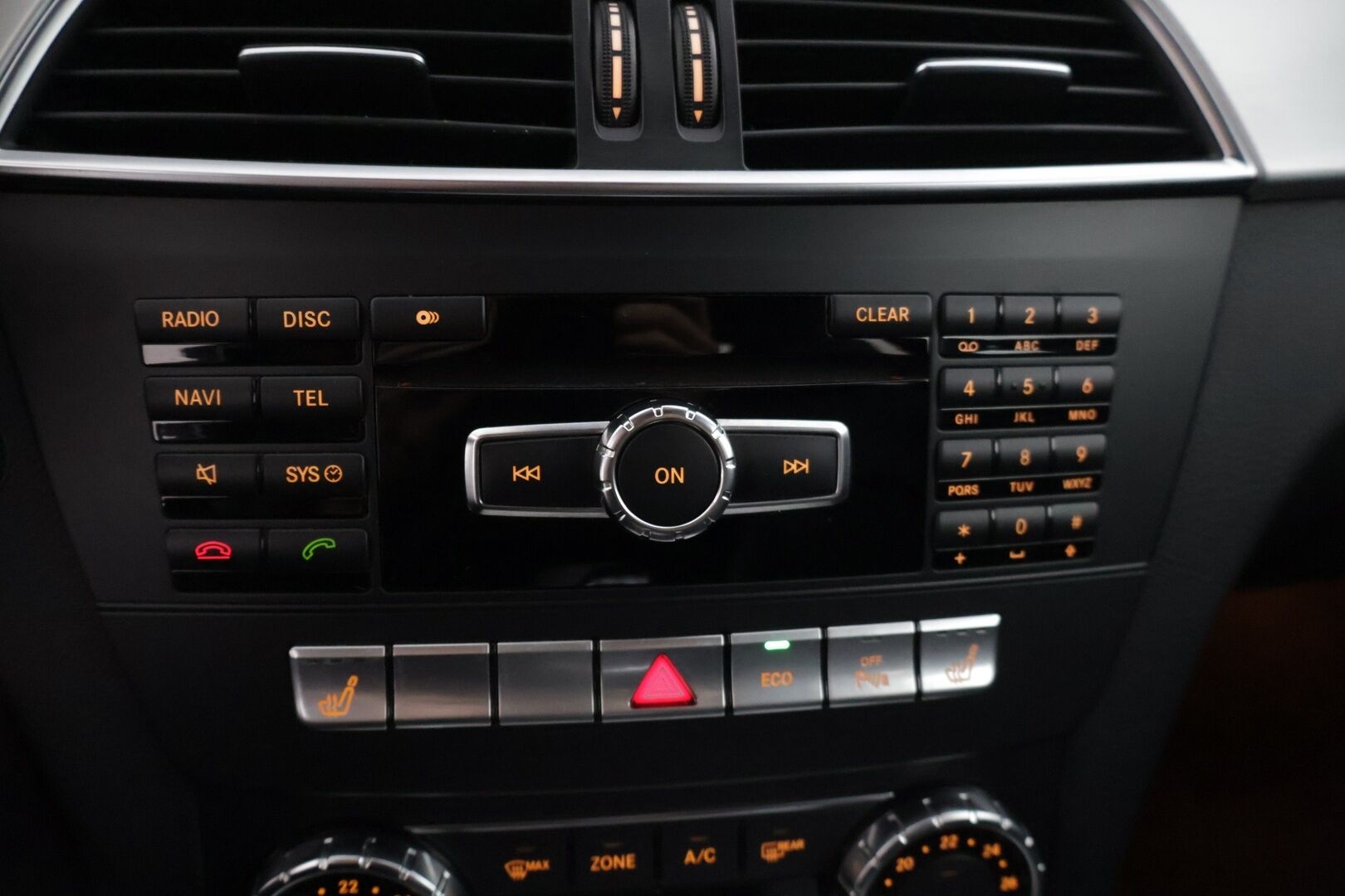 Mercedes-Benz C 2011 C 220 CDI Coupé * AMG / Etu- ja takatutkat / Puolinahat / Lohko / Puolisähköpenkit / 2x renkaat / Mustakatto * - * Hienokuntoinen / Särmä huoltohistoria / AMG paketilla / Parhaalla tekniikalla *