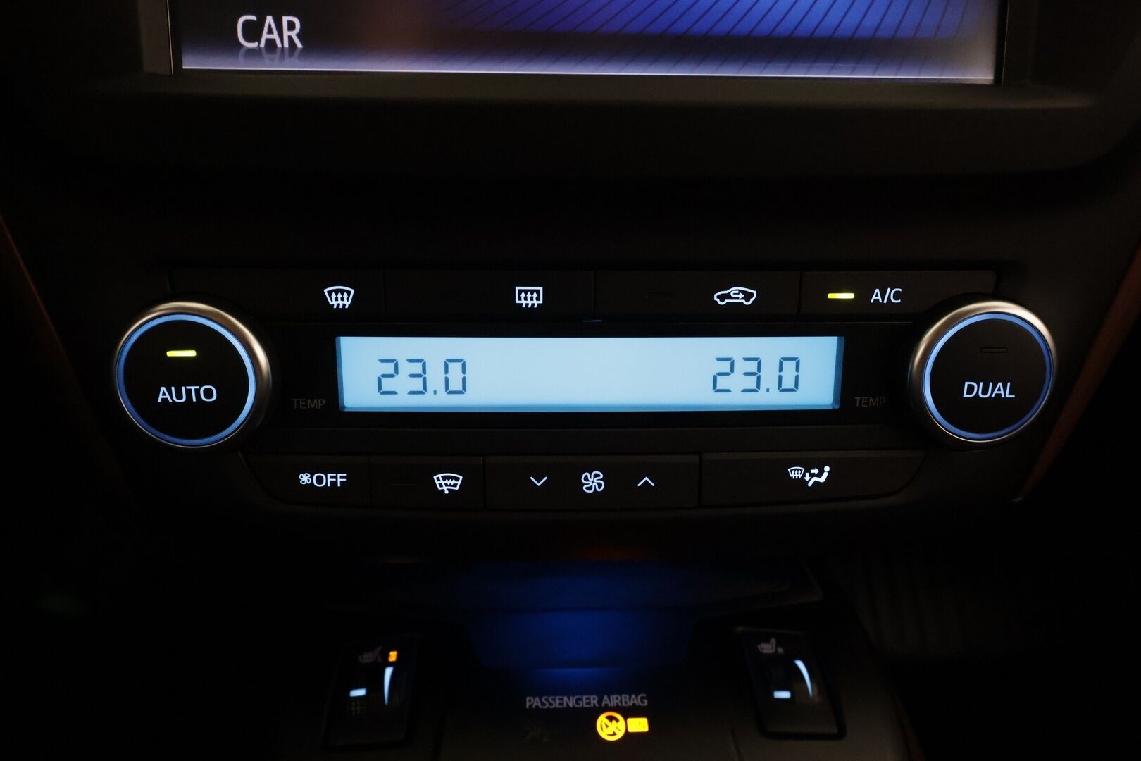 Toyota Avensis 2016 1,8 Valvematic Active Sedan Multidrive S * Vakkari / P.kamera / Puolinahat / LED / Navi / Facelift / Lohkolämmitin / KeylessGo * - Suomi-auto / Kahdet renkaat aluvanteilla / Merkkihuollettu