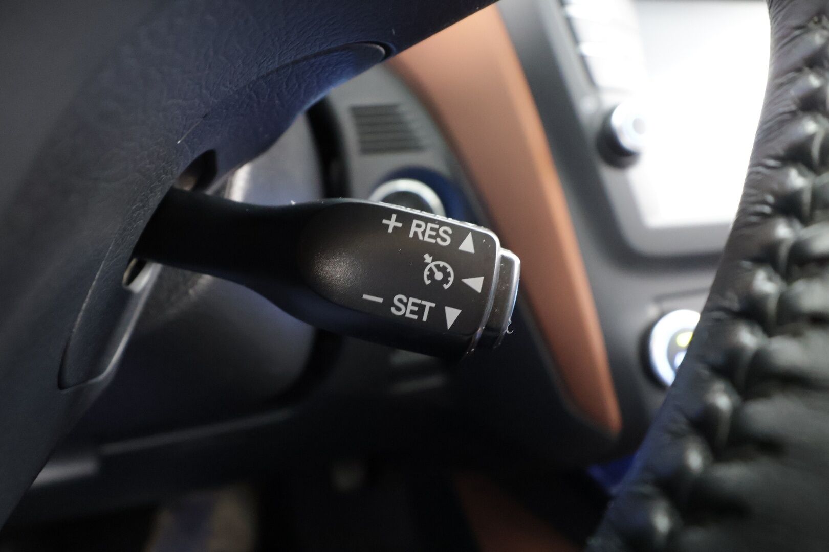 Toyota Avensis 2016 1,8 Valvematic Active Sedan Multidrive S * Vakkari / P.kamera / Puolinahat / LED / Navi / Facelift / Lohkolämmitin / KeylessGo * - Suomi-auto / Kahdet renkaat aluvanteilla / Merkkihuollettu