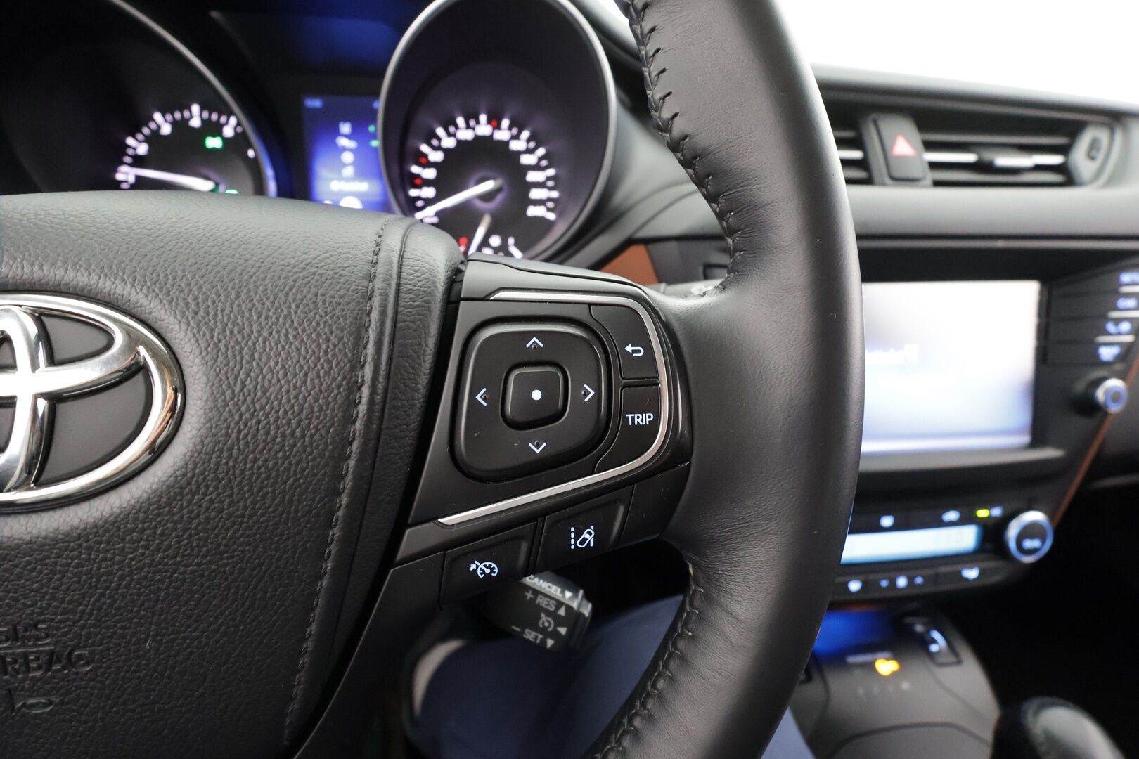 Toyota Avensis 2016 1,8 Valvematic Active Sedan Multidrive S * Vakkari / P.kamera / Puolinahat / LED / Navi / Facelift / Lohkolämmitin / KeylessGo * - Suomi-auto / Kahdet renkaat aluvanteilla / Merkkihuollettu - HULLUT BLACKWEEK JATKOT - KORKOTARJOUS 2,49%