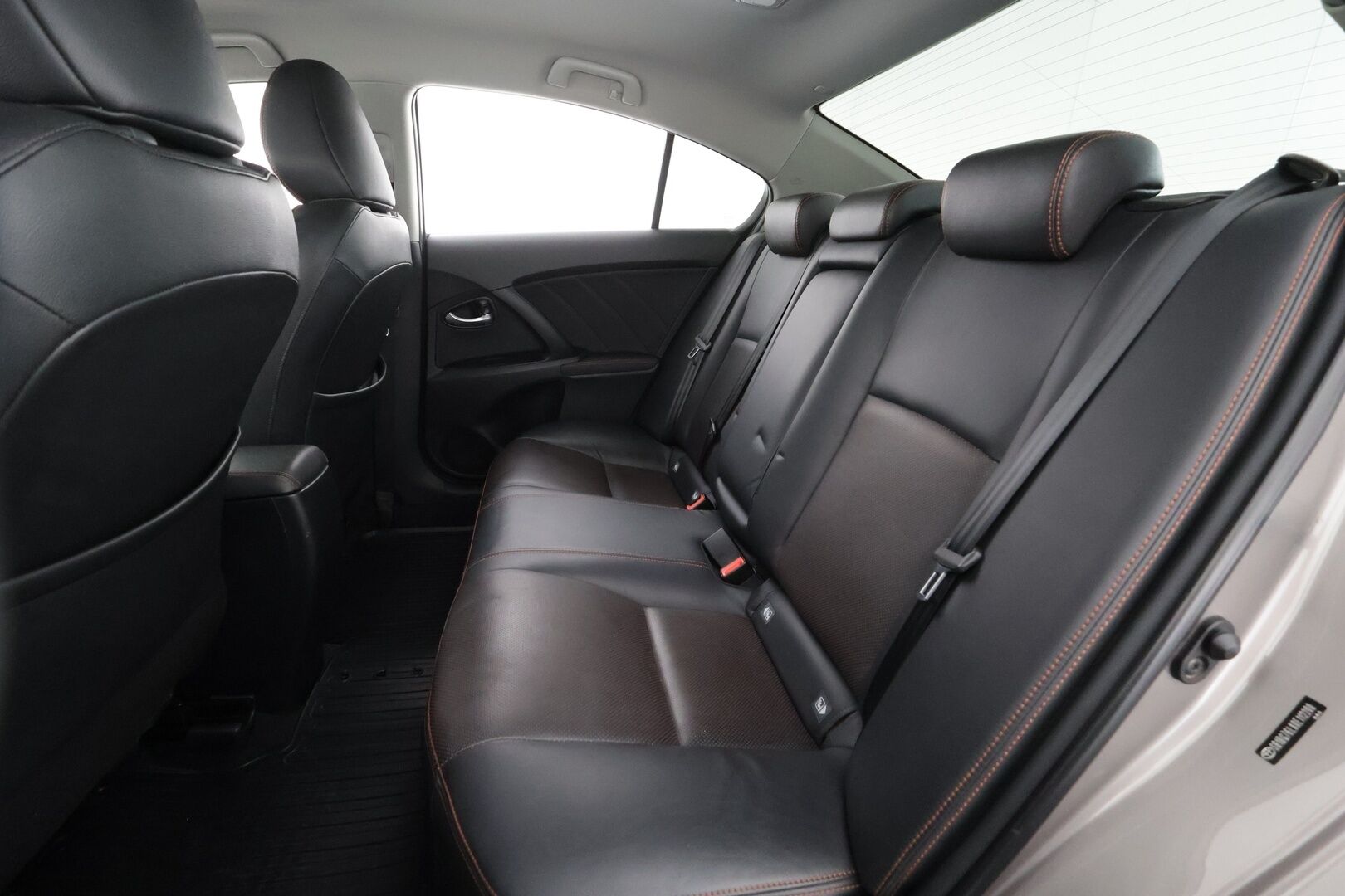 Toyota Avensis 2016 1,8 Valvematic Active Sedan Multidrive S * Vakkari / P.kamera / Puolinahat / LED / Navi / Facelift / Lohkolämmitin / KeylessGo * - Suomi-auto / Kahdet renkaat aluvanteilla / Merkkihuollettu