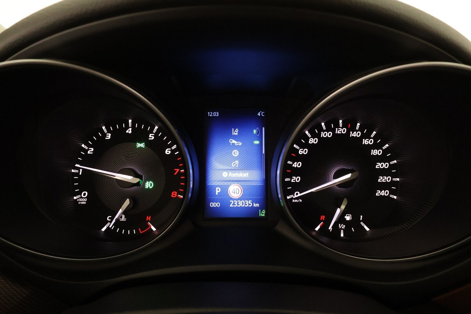 Toyota Avensis 2016 1,8 Valvematic Active Sedan Multidrive S * Vakkari / P.kamera / Puolinahat / LED / Navi / Facelift / Lohkolämmitin / KeylessGo * - Suomi-auto / Kahdet renkaat aluvanteilla / Merkkihuollettu - HULLUT BLACKWEEK JATKOT - KORKOTARJOUS 2,49%