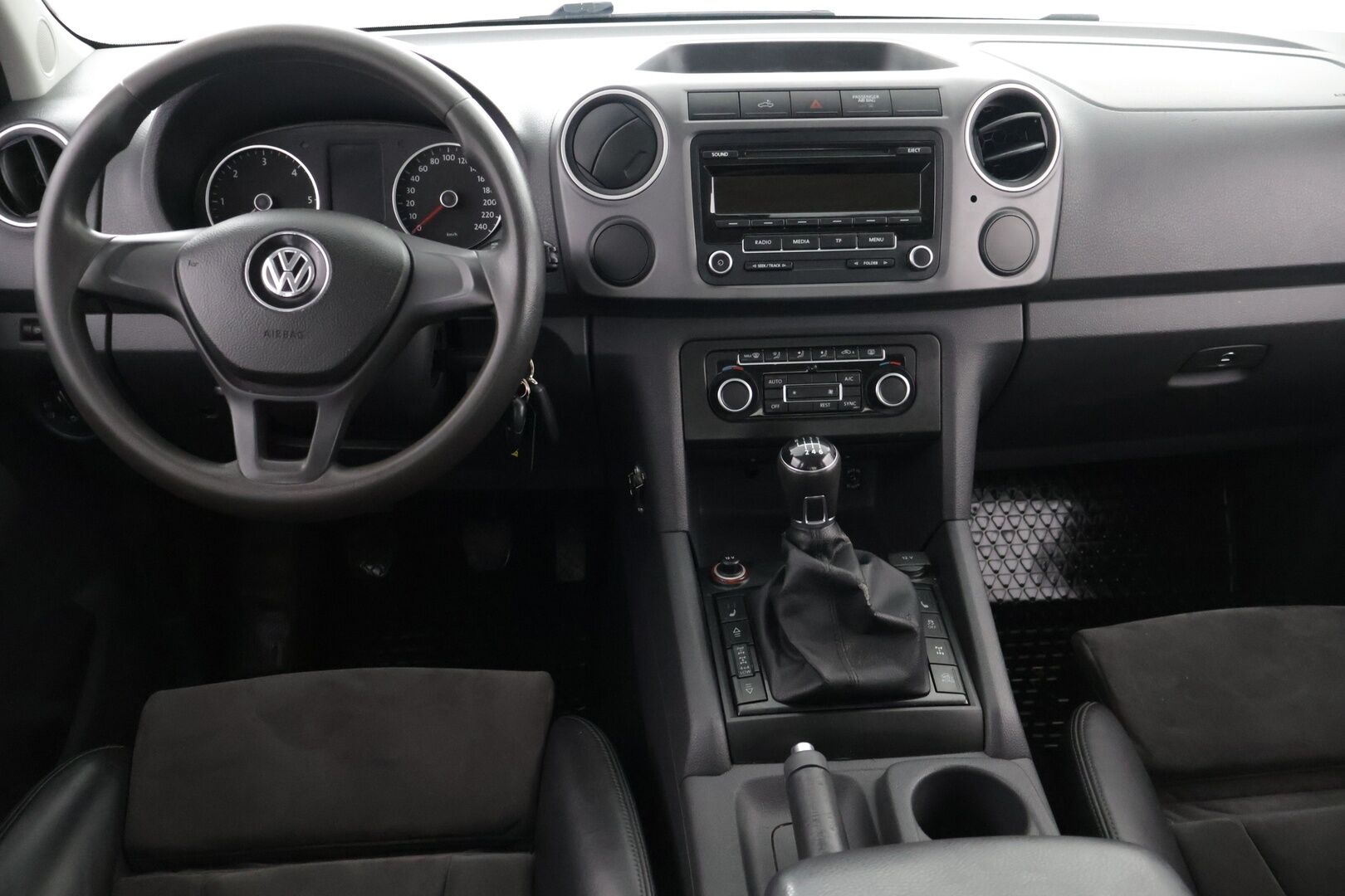 Volkswagen Amarok 2016 DC Trendline Polar 2,0 TDI 103kW 4MOTION OFFROAD - Sporttipenkit sähkösäädöillä | Webasto | Korotettu alusta | LED valot | Ilmajouset takana | Kauko-ohjattava vinssi! 