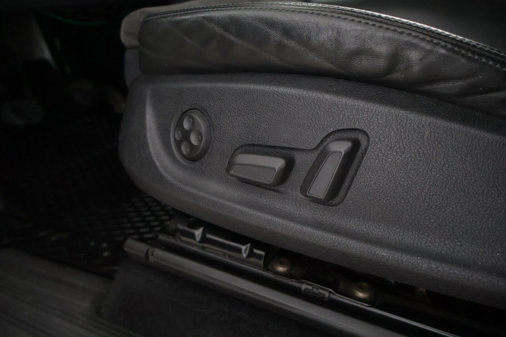 Volkswagen Amarok 2016 DC Trendline Polar 2,0 TDI 103kW 4MOTION OFFROAD - Sporttipenkit sähkösäädöillä | Webasto | Korotettu alusta | LED valot | Ilmajouset takana | Kauko-ohjattava vinssi! 