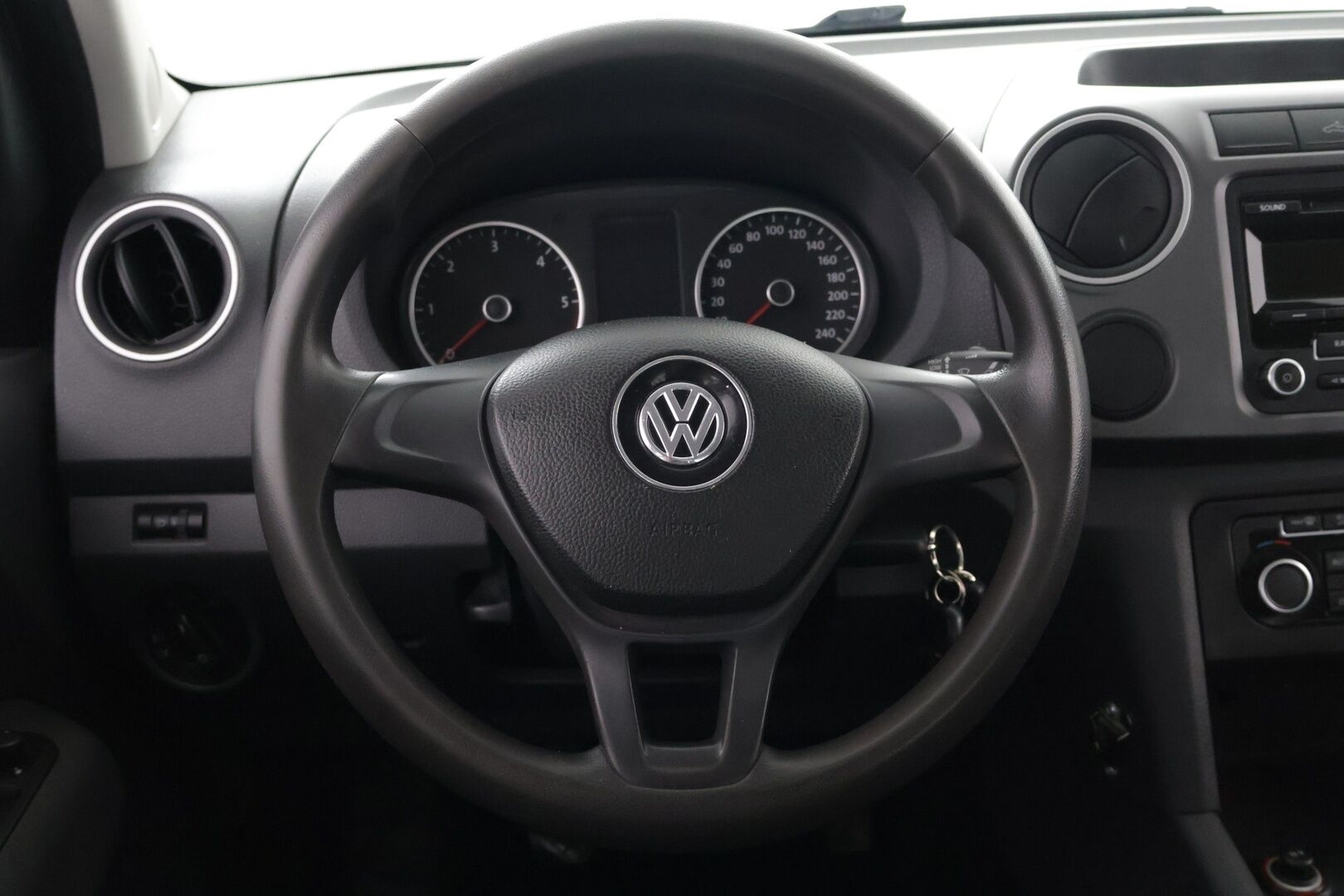 Volkswagen Amarok 2016 DC Trendline Polar 2,0 TDI 103kW 4MOTION OFFROAD - Sporttipenkit sähkösäädöillä | Webasto | Korotettu alusta | LED valot | Ilmajouset takana | Kauko-ohjattava vinssi! 