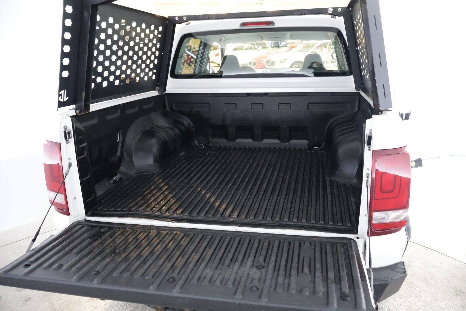 Volkswagen Amarok 2016 DC Trendline Polar 2,0 TDI 103kW 4MOTION OFFROAD - Sporttipenkit sähkösäädöillä | Webasto | Korotettu alusta | LED valot | Ilmajouset takana | Kauko-ohjattava vinssi! 