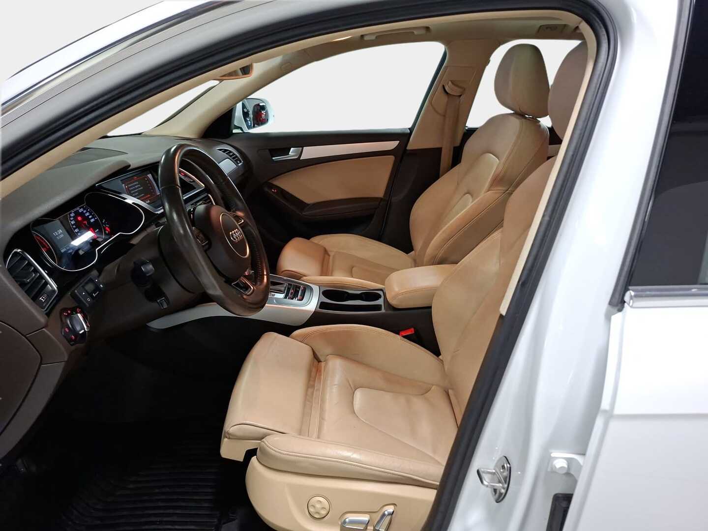 Audi A4 2015 Avant Business Sport Plus 1,8 TFSI 125 kW multitronic * / Webasto / Kattoluukku / S-line ulkopaketti / Koukku * - Suomi-auto / Vakkari / Tutkat edessä ja takana / Led-lisävalo - HULLUT AVAJAISHULINAT KORKOTARJOUS 3,29 %