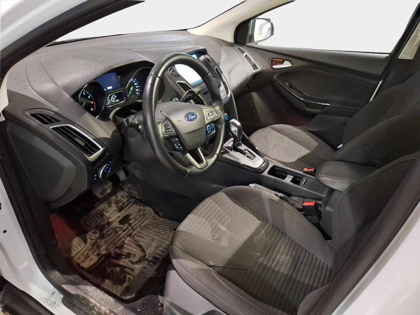 Ford Focus 2015 1,6 125 hv PowerShift A6 Titanium Wagon *Koukku / Tutka / Vakkari / Lohko / Xenon* - Maltillisilla kilometreillä siisti kuntoinen ja hyvin huollettu Suomiauto!