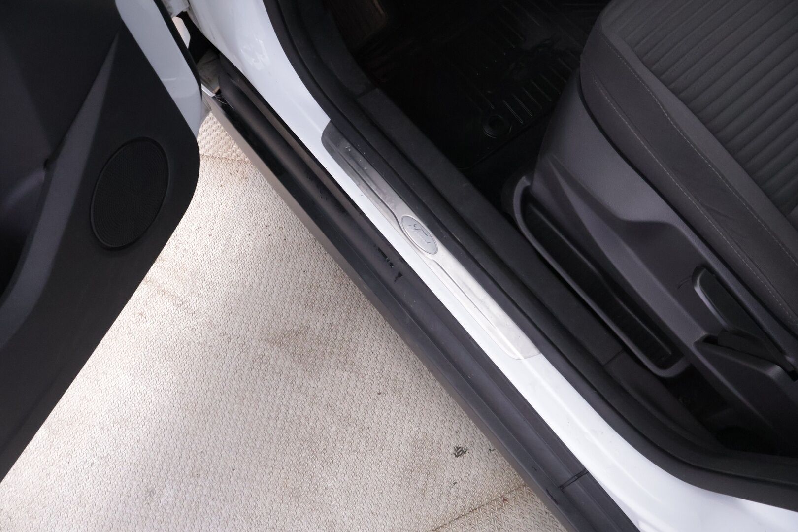 Ford C-Max 2016 Compact 1,0 EcoBoost 125 hv start/stop M6 Titanium *YritysOutlet - Myydään vain yrityksille* - * Suomi-auto / Koukku / Keyless / Sähkökontti /Jakopää tehty 2024 *