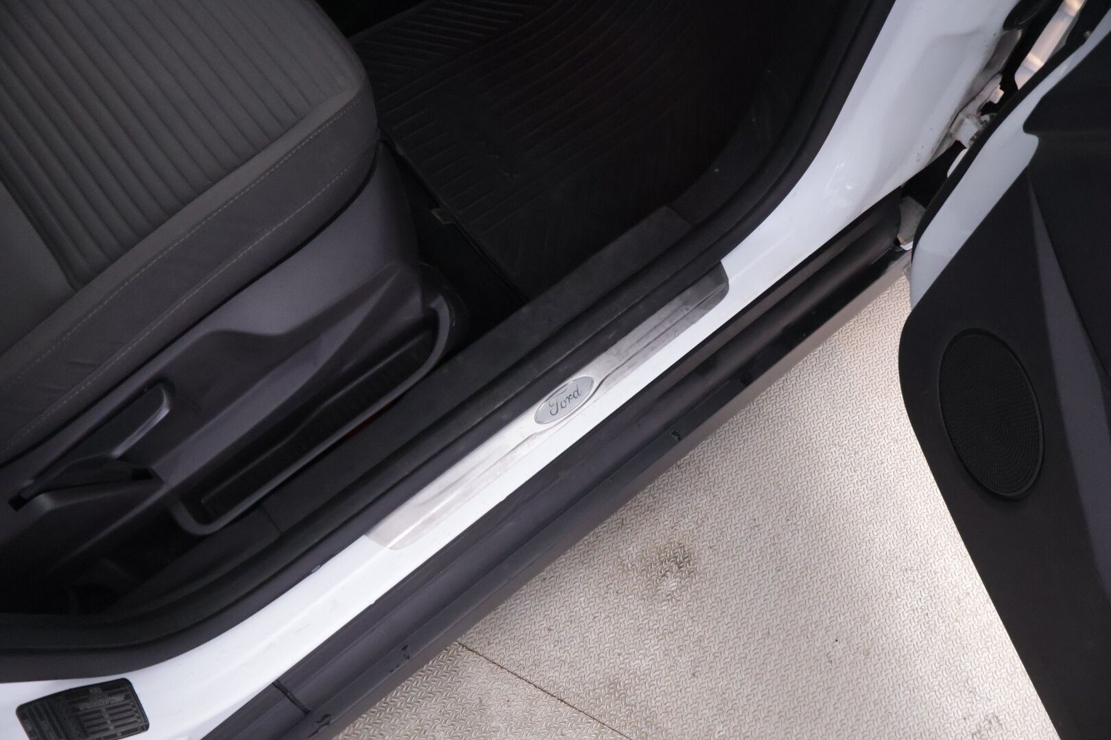 Ford C-Max 2016 Compact 1,0 EcoBoost 125 hv start/stop M6 Titanium *YritysOutlet - Myydään vain yrityksille* - * Suomi-auto / Koukku / Keyless / Sähkökontti /Jakopää tehty 2024 *