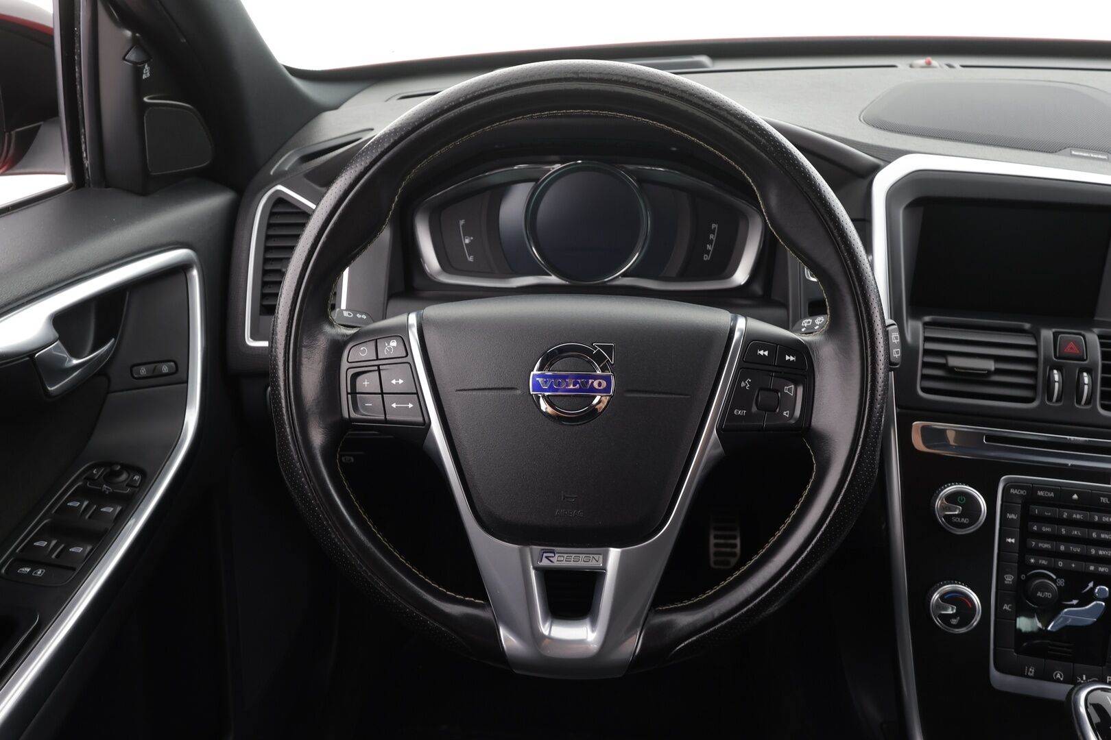 Volvo XC60 2016 D4 AWD Business R-Design aut * ACC / Webasto / Xenon / Sporttipenkit / Navi / H&K / BLIS / P.tutkat * - Suomi-auto
