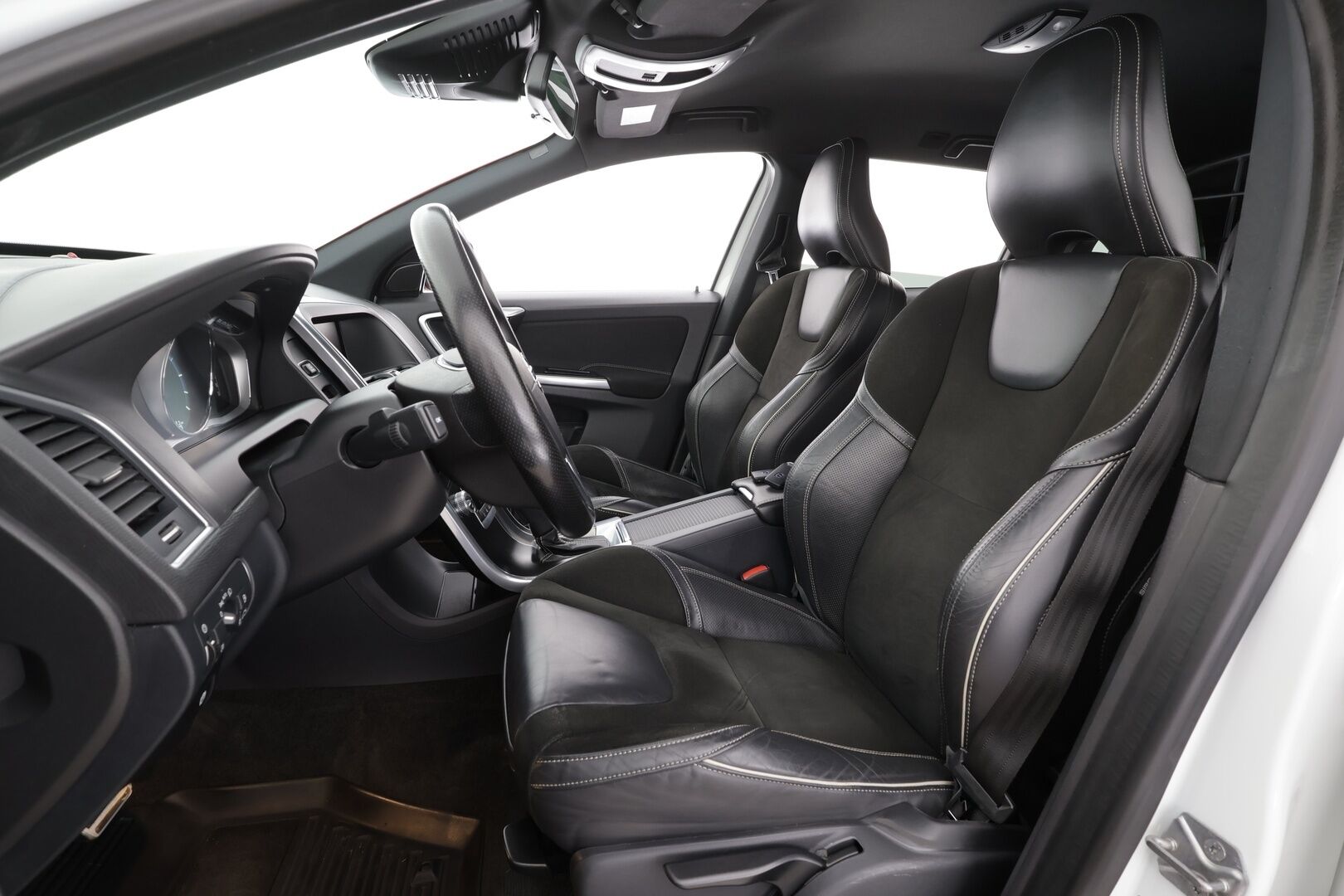 Volvo XC60 2016 D4 AWD Business R-Design aut * ACC / Webasto / Xenon / Sporttipenkit / Navi / H&K / BLIS / P.tutkat * - Suomi-auto
