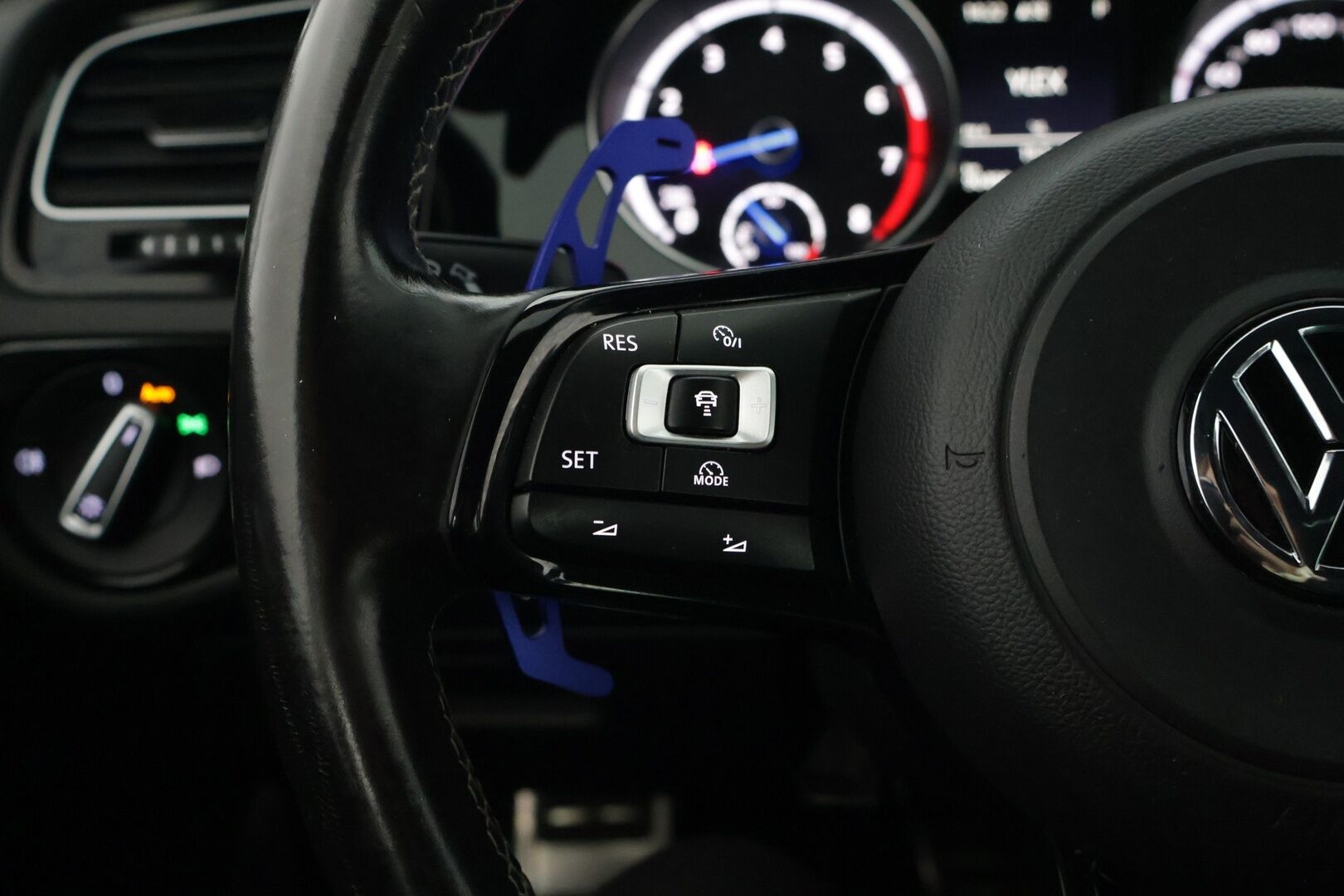 Volkswagen Golf 2016 Variant R 2,0 TSI 221 kW (300 hv) 4MOTION DSG-automaatti // ACC / Keyless / Lohko sis.haaralla / Bi-Xenon // - Erittäin hyvä huoltohistoria / Leimattu ja huollettu 7/2025