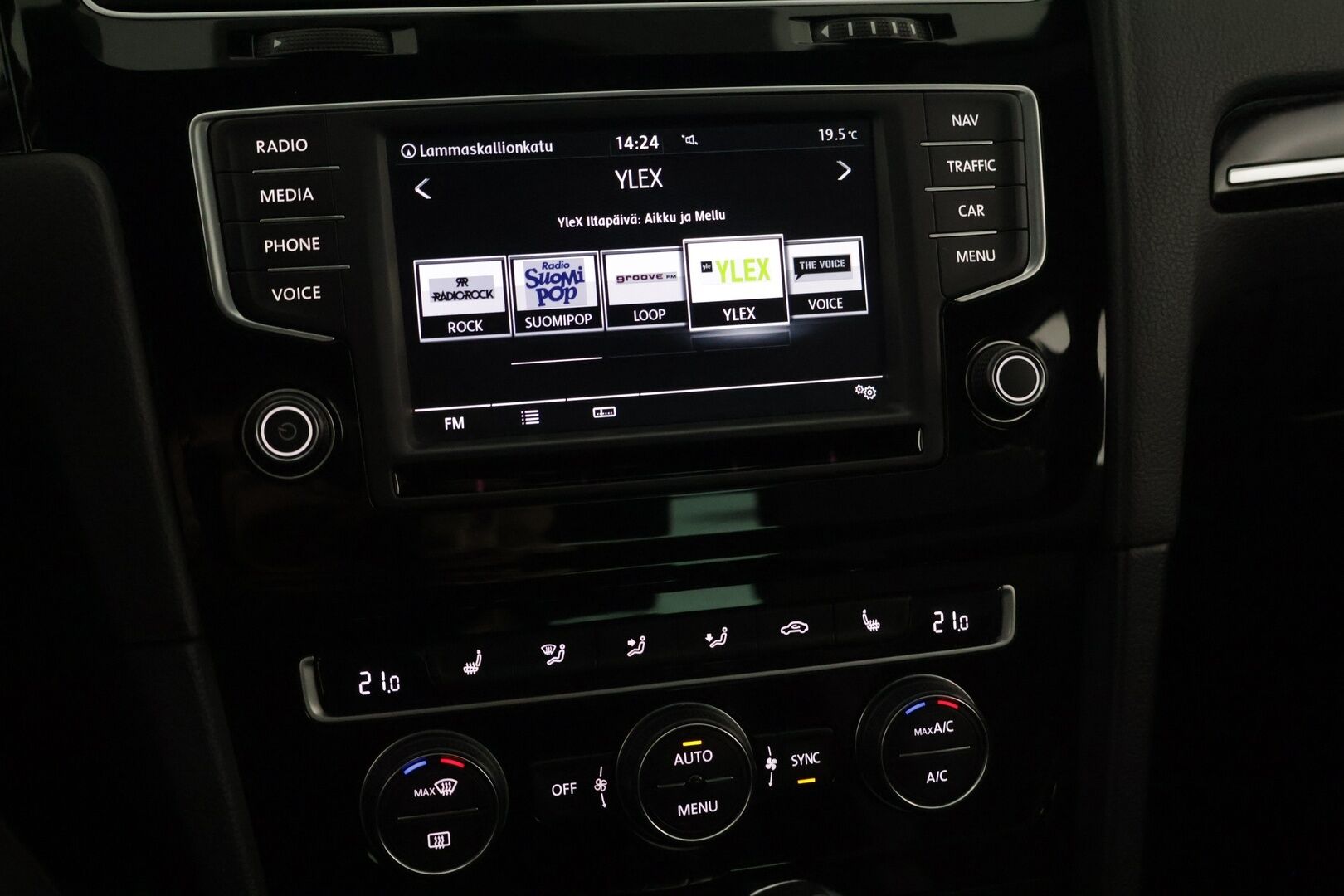 Volkswagen Golf 2016 Variant R 2,0 TSI 221 kW (300 hv) 4MOTION DSG-automaatti // ACC / Keyless / Lohko sis.haaralla / Bi-Xenon // - Erittäin hyvä huoltohistoria / Leimattu ja huollettu 7/2025