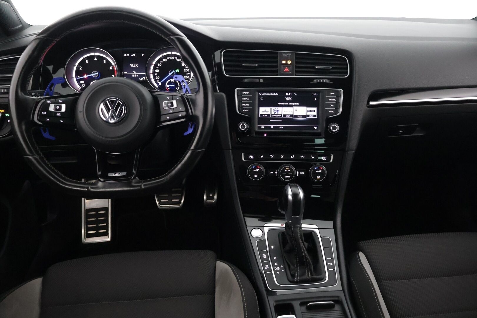 Volkswagen Golf 2016 Variant R 2,0 TSI 221 kW (300 hv) 4MOTION DSG-automaatti // ACC / Keyless / Lohko sis.haaralla / Bi-Xenon // - Erittäin hyvä huoltohistoria / Leimattu ja huollettu 7/2025