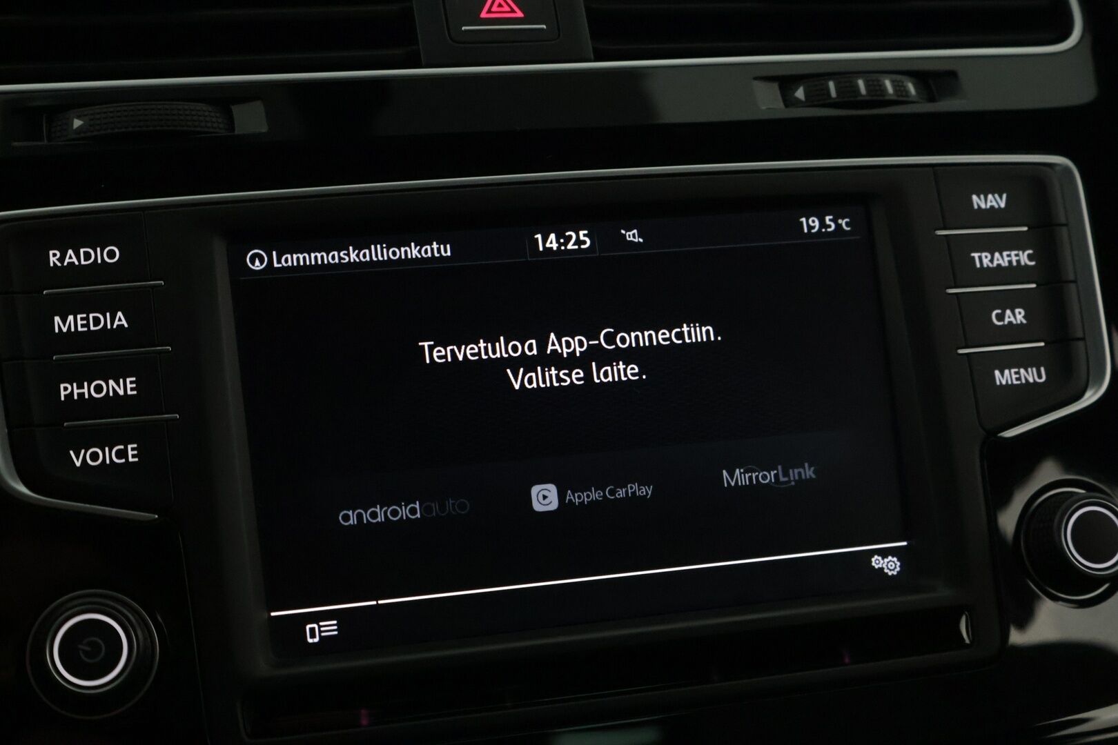 Volkswagen Golf 2016 Variant R 2,0 TSI 221 kW (300 hv) 4MOTION DSG-automaatti // ACC / Keyless / Lohko sis.haaralla / Bi-Xenon // - Erittäin hyvä huoltohistoria / Leimattu ja huollettu 7/2025