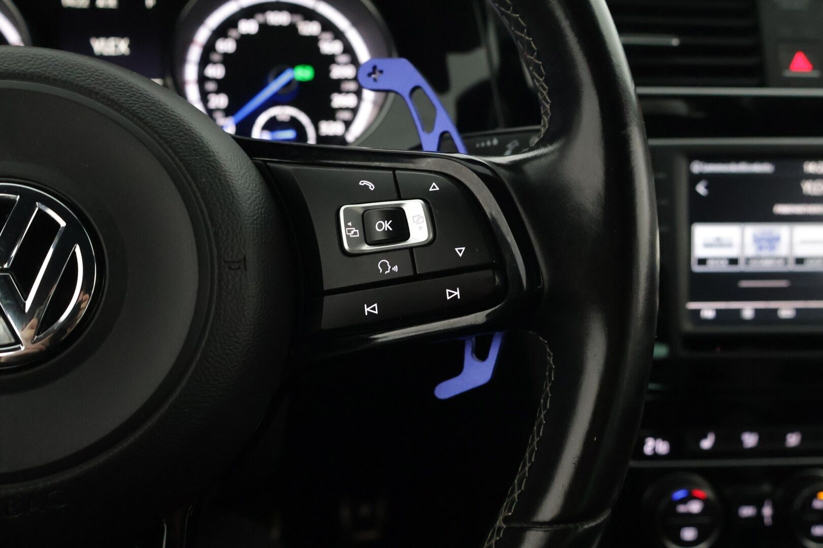 Volkswagen Golf 2016 Variant R 2,0 TSI 221 kW (300 hv) 4MOTION DSG-automaatti // ACC / Keyless / Lohko sis.haaralla / Bi-Xenon // - Erittäin hyvä huoltohistoria / Leimattu ja huollettu 7/2025