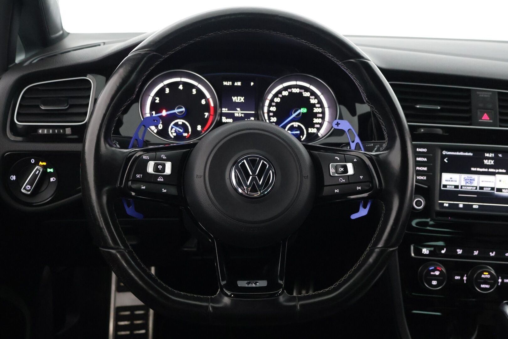 Volkswagen Golf 2016 Variant R 2,0 TSI 221 kW (300 hv) 4MOTION DSG-automaatti // ACC / Keyless / Lohko sis.haaralla / Bi-Xenon // - Erittäin hyvä huoltohistoria / Leimattu ja huollettu 7/2025