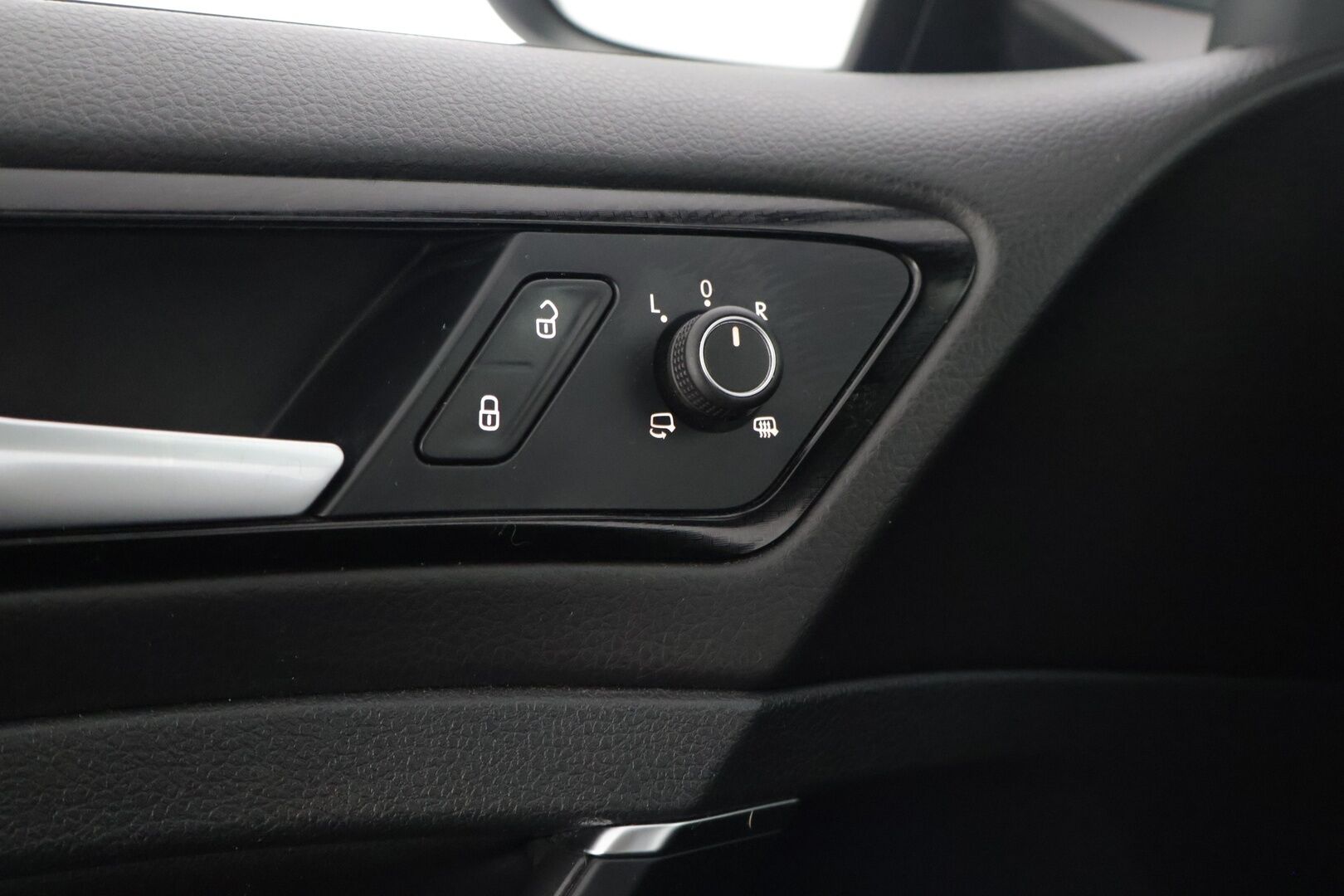 Volkswagen Golf 2016 Variant R 2,0 TSI 221 kW (300 hv) 4MOTION DSG-automaatti // ACC / Keyless / Lohko sis.haaralla / Bi-Xenon // - Erittäin hyvä huoltohistoria / Leimattu ja huollettu 7/2025