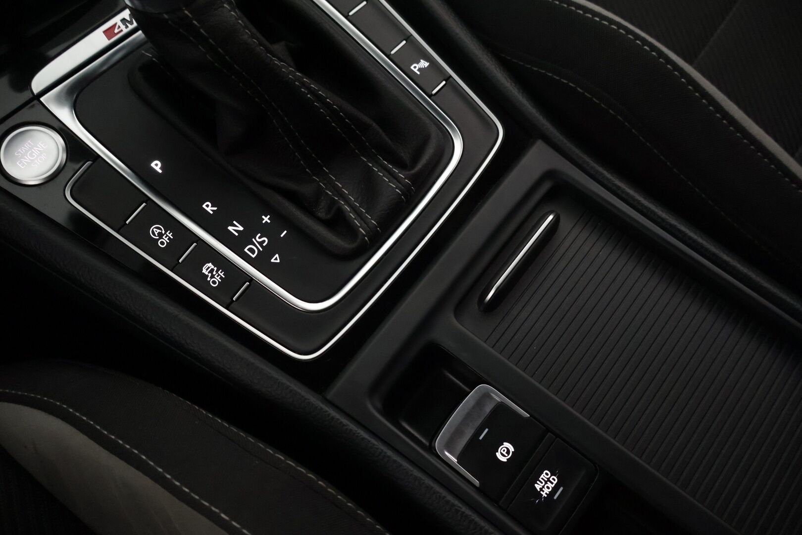 Volkswagen Golf 2016 Variant R 2,0 TSI 221 kW (300 hv) 4MOTION DSG-automaatti // ACC / Keyless / Lohko sis.haaralla / Bi-Xenon // - Erittäin hyvä huoltohistoria / Leimattu ja huollettu 7/2025