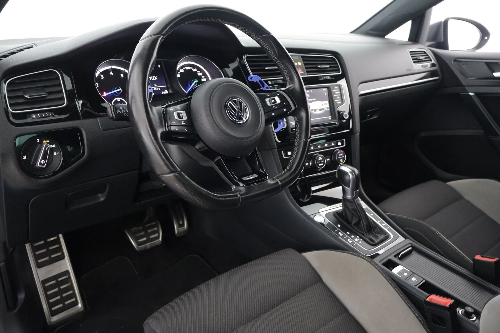 Volkswagen Golf 2016 Variant R 2,0 TSI 221 kW (300 hv) 4MOTION DSG-automaatti // ACC / Keyless / Lohko sis.haaralla / Bi-Xenon // - Erittäin hyvä huoltohistoria / Leimattu ja huollettu 7/2025