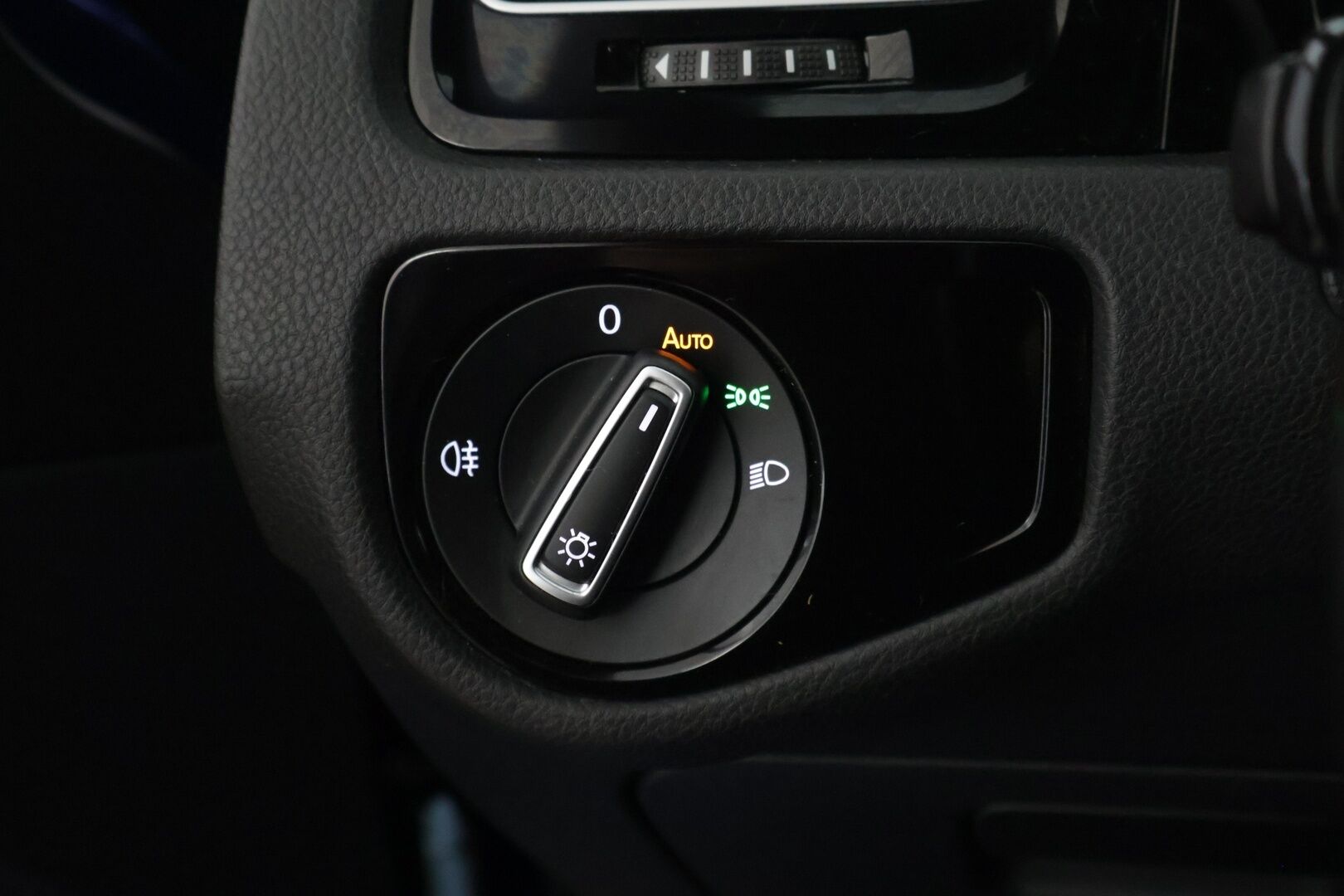 Volkswagen Golf 2016 Variant R 2,0 TSI 221 kW (300 hv) 4MOTION DSG-automaatti // ACC / Keyless / Lohko sis.haaralla / Bi-Xenon // - Erittäin hyvä huoltohistoria / Leimattu ja huollettu 7/2025