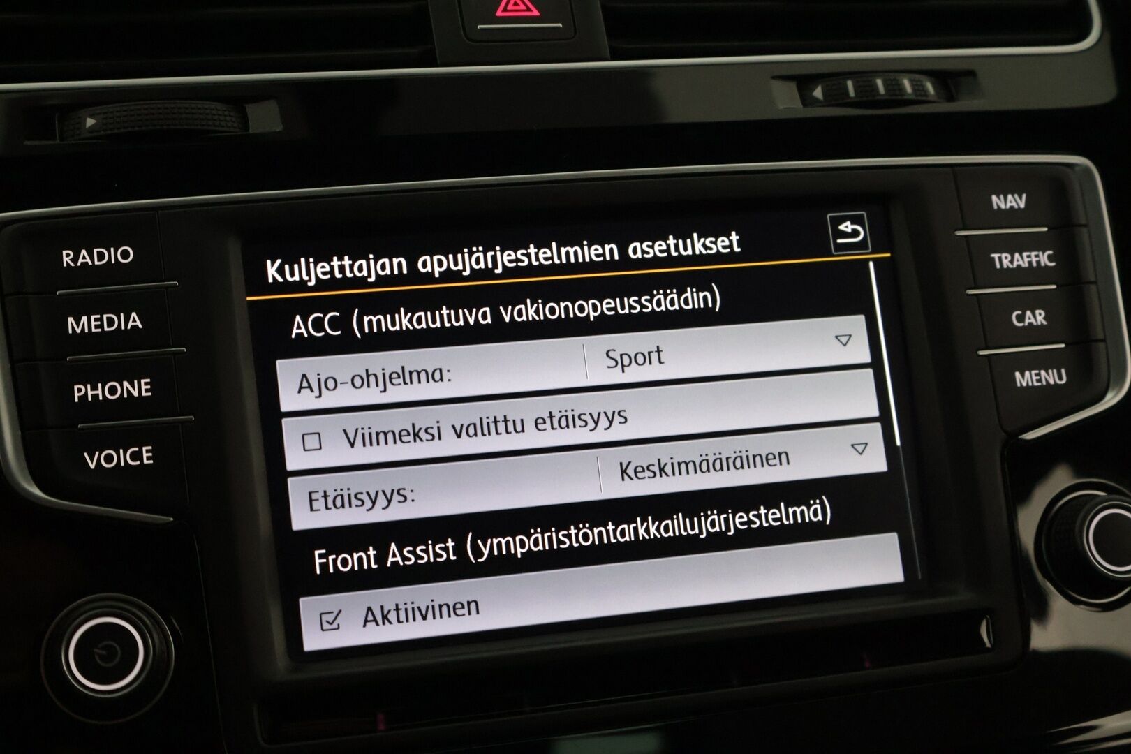 Volkswagen Golf 2016 Variant R 2,0 TSI 221 kW (300 hv) 4MOTION DSG-automaatti // ACC / Keyless / Lohko sis.haaralla / Bi-Xenon // - Erittäin hyvä huoltohistoria / Leimattu ja huollettu 7/2025