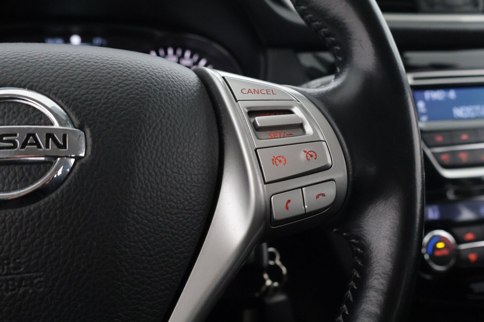 Nissan Qashqai 2015 DIG-T 115 Acenta 2WD Xtronic E6 Safety Pack** Koukku / CD-soittimella / Vakkari / Tutkat** - Kahdet hyvät renkaat / Kattava huolto historia / Juuri katsastettu