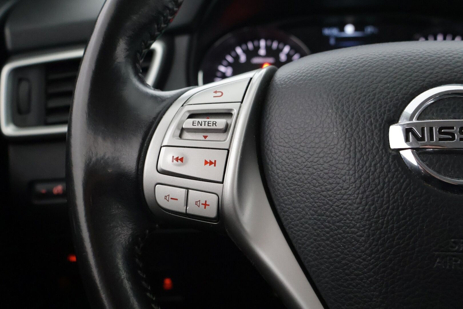 Nissan Qashqai 2015 DIG-T 115 Acenta 2WD Xtronic E6 Safety Pack** Koukku / CD-soittimella / Vakkari / Tutkat** - Kahdet hyvät renkaat / Kattava huolto historia / Juuri katsastettu