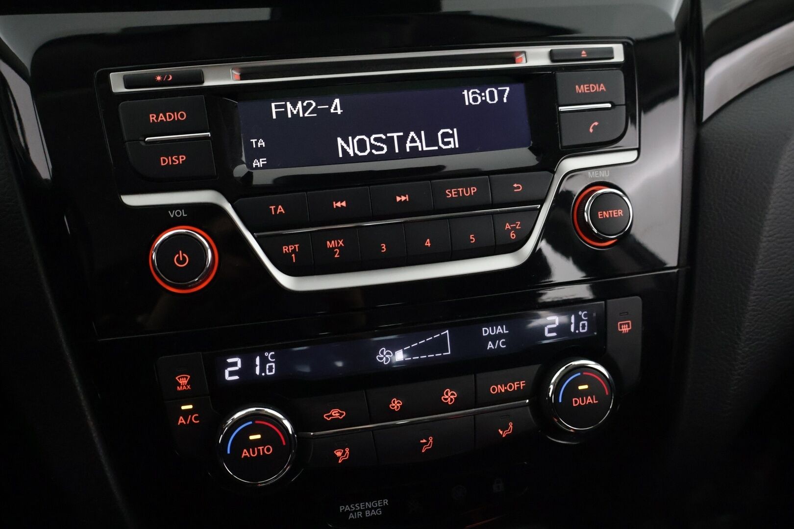 Nissan Qashqai 2015 DIG-T 115 Acenta 2WD Xtronic E6 Safety Pack** Koukku / CD-soittimella / Vakkari / Tutkat** - Kahdet hyvät renkaat / Kattava huolto historia / Juuri katsastettu