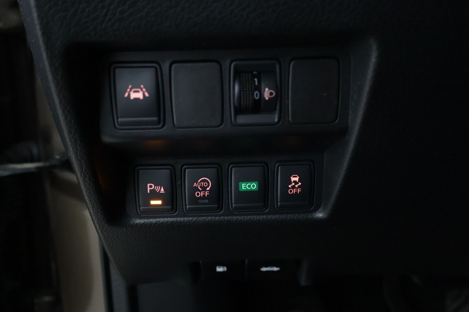 Nissan Qashqai 2015 DIG-T 115 Acenta 2WD Xtronic E6 Safety Pack** Koukku / CD-soittimella / Vakkari / Tutkat** - Kahdet hyvät renkaat / Kattava huolto historia / Juuri katsastettu