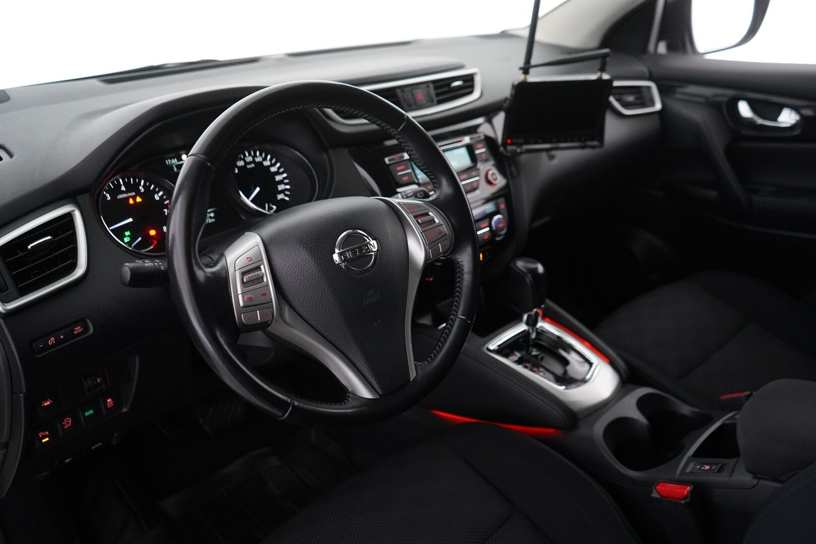 Nissan Qashqai 2015 DIG-T 115 Acenta 2WD Xtronic * -YritysOutlet - Myydään vain yrityksille * - Ketju vaihdettu 141tkm / Viimeisin huolto 153tkm / Katsastettu 10/25