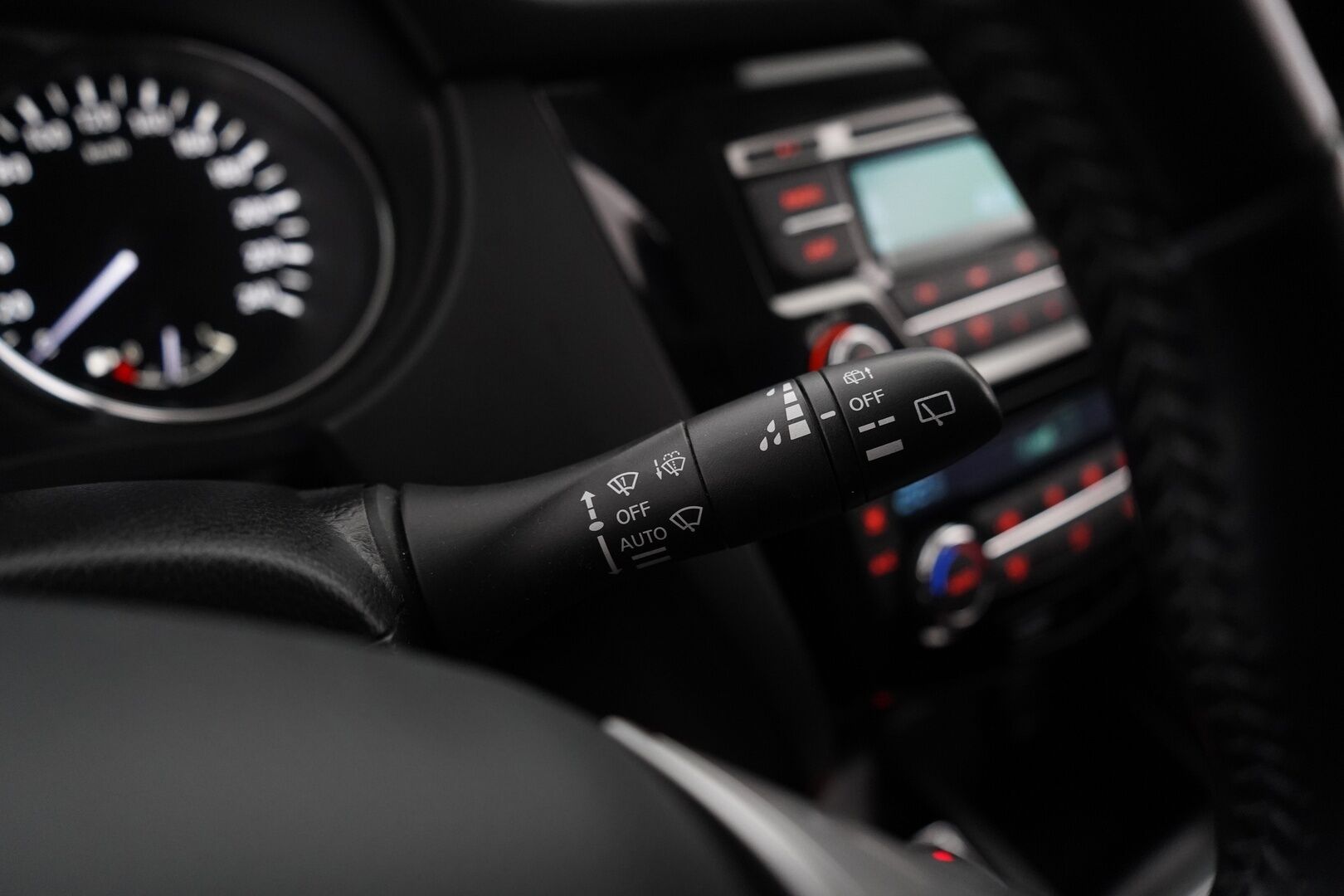 Nissan Qashqai 2015 DIG-T 115 Acenta 2WD Xtronic * -YritysOutlet - Myydään vain yrityksille * - Ketju vaihdettu 141tkm / Viimeisin huolto 153tkm / Katsastettu 10/25