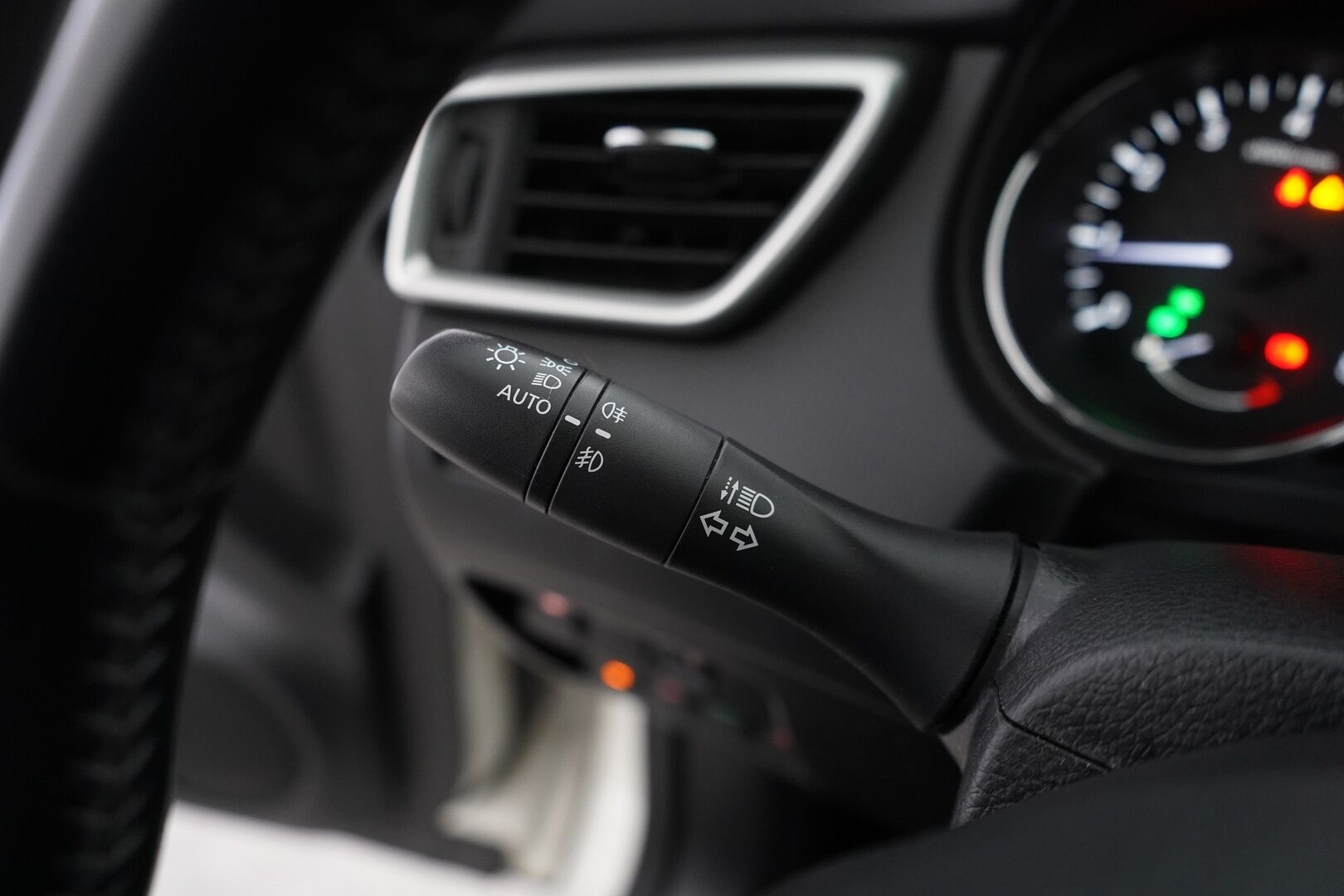 Nissan Qashqai 2015 DIG-T 115 Acenta 2WD Xtronic * -YritysOutlet - Myydään vain yrityksille * - Ketju vaihdettu 141tkm / Viimeisin huolto 153tkm / Katsastettu 10/25