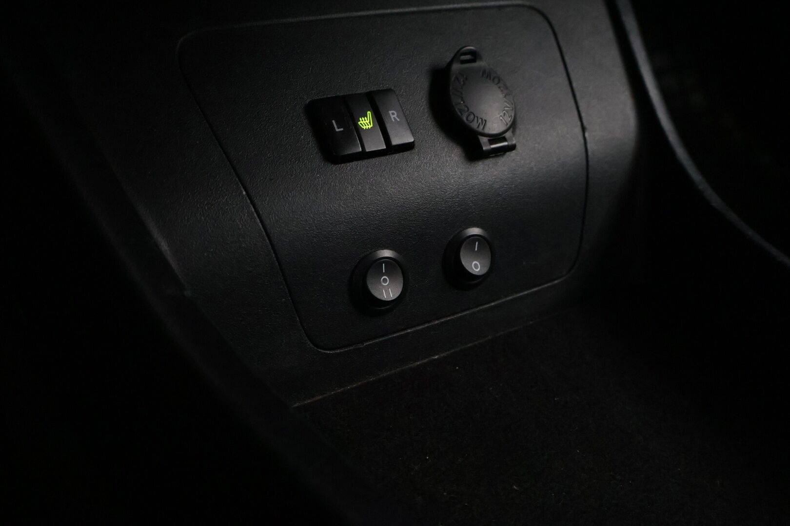 Toyota Prius 2016 Active *MYYDÄÄN HUUTOKAUPAT.COM*