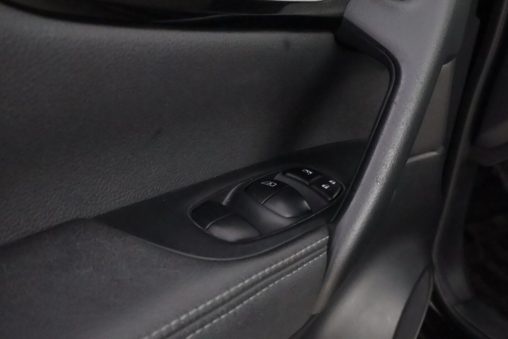 Nissan Qashqai 2015 DIG-T 115 Business 360 2WD 6M/T E6 Alcantara *Suomiauto / 360-Kamera / Lohko&Sisä / BLIS / Nahka-Alcantara / Vakkari - Lämm.Tuulilasi / LED-Lisävalo / Ketju tehty!