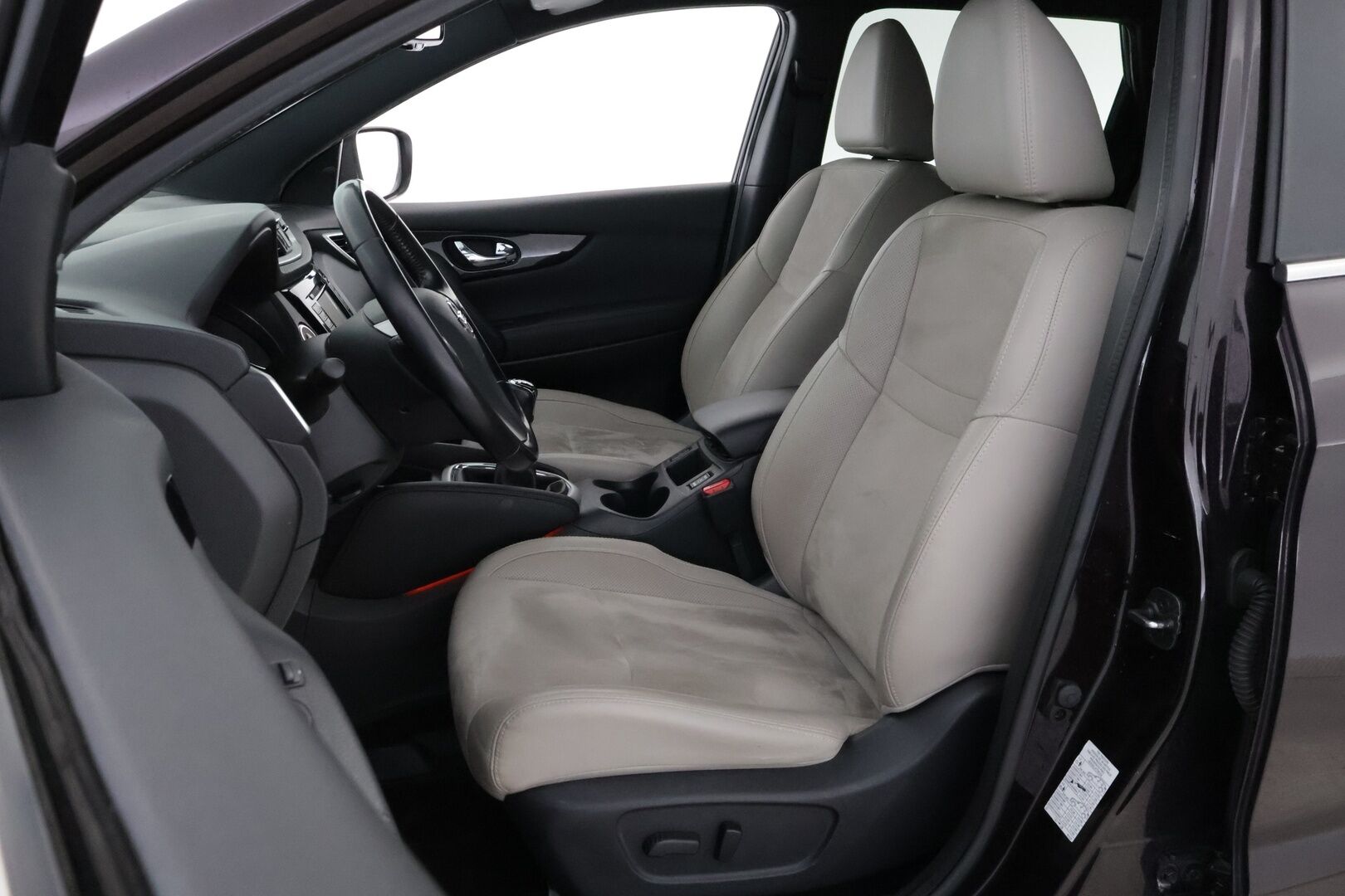 Nissan Qashqai 2015 DIG-T 115 Business 360 2WD 6M/T E6 Alcantara *Suomiauto / 360-Kamera / Lohko&Sisä / BLIS / Nahka-Alcantara / Vakkari - Lämm.Tuulilasi / LED-Lisävalo / Ketju tehty!