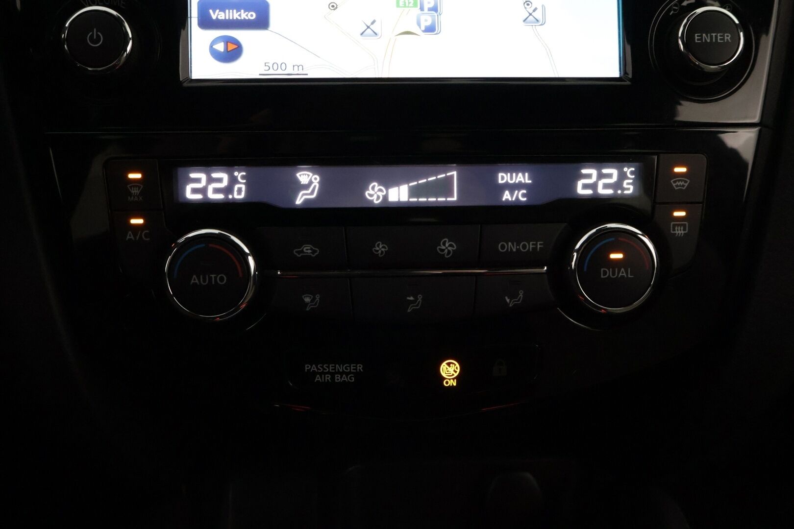 Nissan Qashqai 2015 DIG-T 115 Business 360 2WD 6M/T E6 Alcantara *Suomiauto / 360-Kamera / Lohko&Sisä / BLIS / Nahka-Alcantara / Vakkari - Lämm.Tuulilasi / LED-Lisävalo / Ketju tehty!