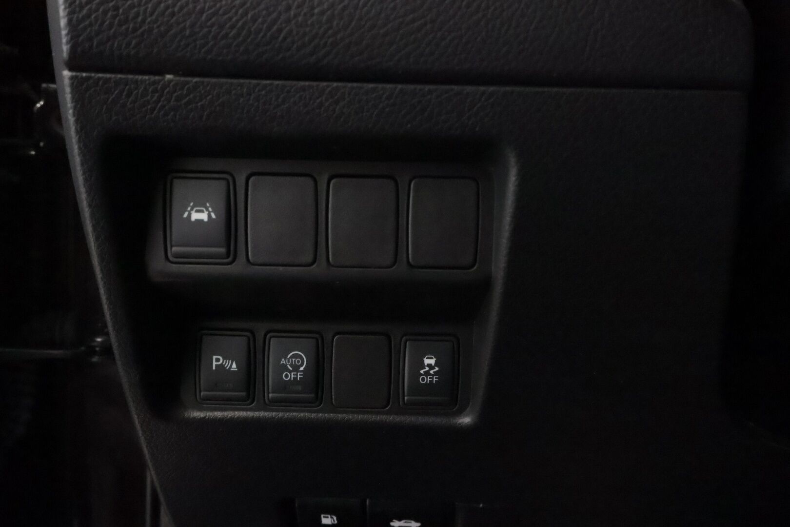 Nissan Qashqai 2015 DIG-T 115 Business 360 2WD 6M/T E6 Alcantara *Suomiauto / 360-Kamera / Lohko&Sisä / BLIS / Nahka-Alcantara / Vakkari - Lämm.Tuulilasi / LED-Lisävalo / Ketju tehty!