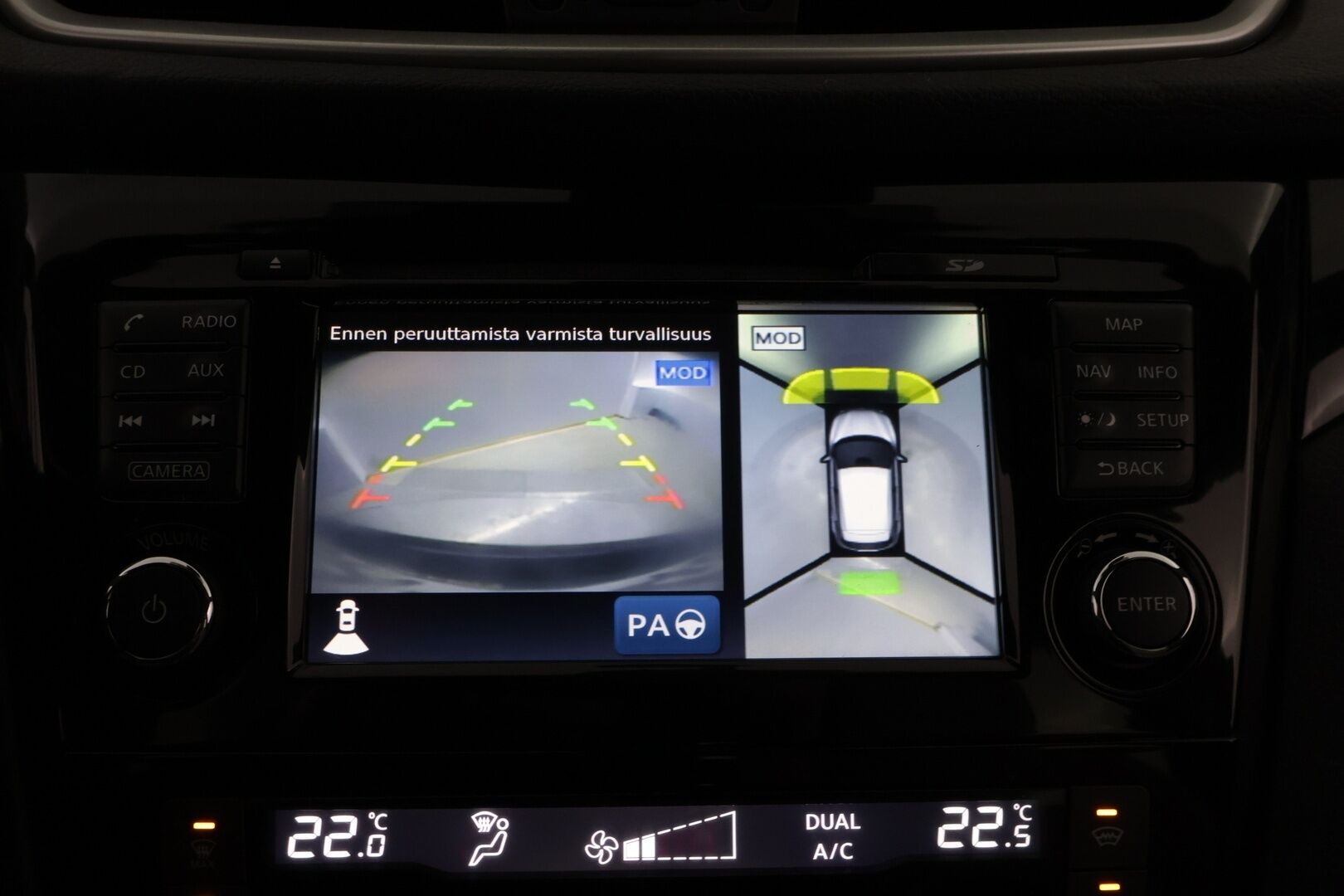 Nissan Qashqai 2015 DIG-T 115 Business 360 2WD 6M/T E6 Alcantara *Suomiauto / 360-Kamera / Lohko&Sisä / BLIS / Nahka-Alcantara / Vakkari - Lämm.Tuulilasi / LED-Lisävalo / Ketju tehty!