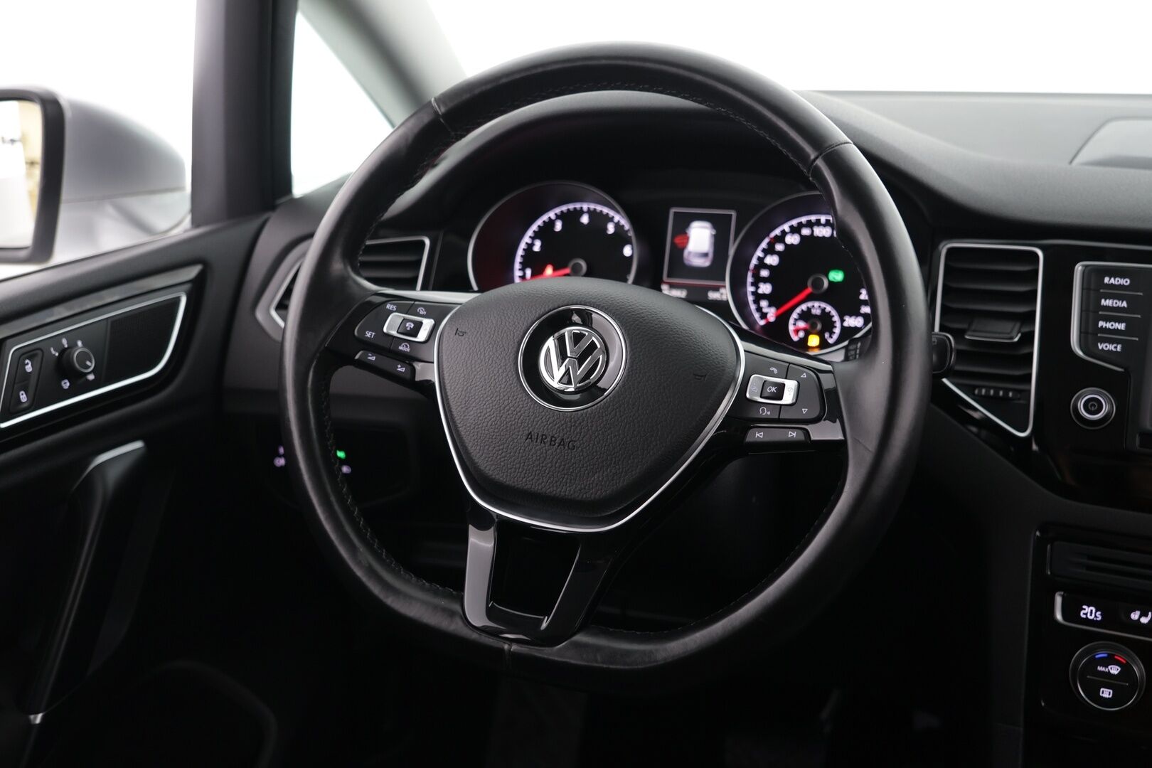 Volkswagen Golf Sportsvan 2015 Highline 1,4 TSI 92 kW (125 hv) BlueMotion Technology / ACC / Pa-Lämmitin / Ergo-active Penkki - Siisti yksilö! / Hyvin huollettu / Hyvät varusteet ! 