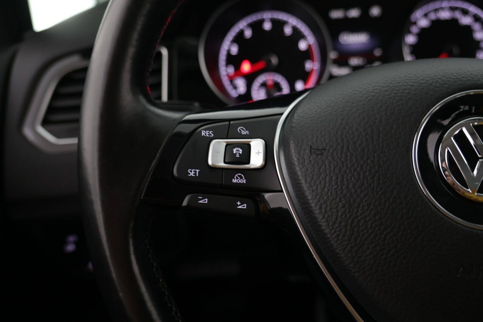 Volkswagen Golf Sportsvan 2015 Highline 1,4 TSI 92 kW (125 hv) BlueMotion Technology / ACC / Pa-Lämmitin / Ergo-active Penkki - Siisti yksilö! / Hyvin huollettu / Hyvät varusteet ! 