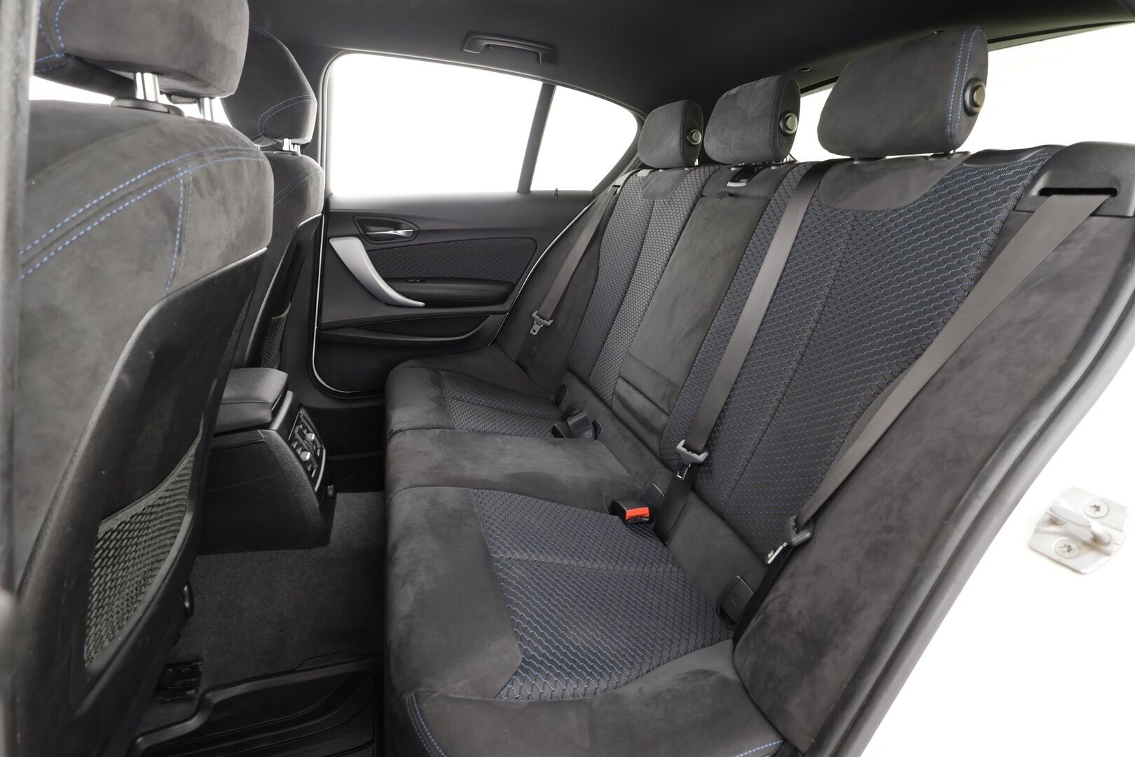 BMW 120 2016 F20 Hatchback 120d A xDrive Edition M Sport * Vakkari / P.tutkat / Hifi / Koukku / LED / Sporttipenkit / Ratinlämmitin * - Suomi-auto / Kahdet renkaat aluvanteilla