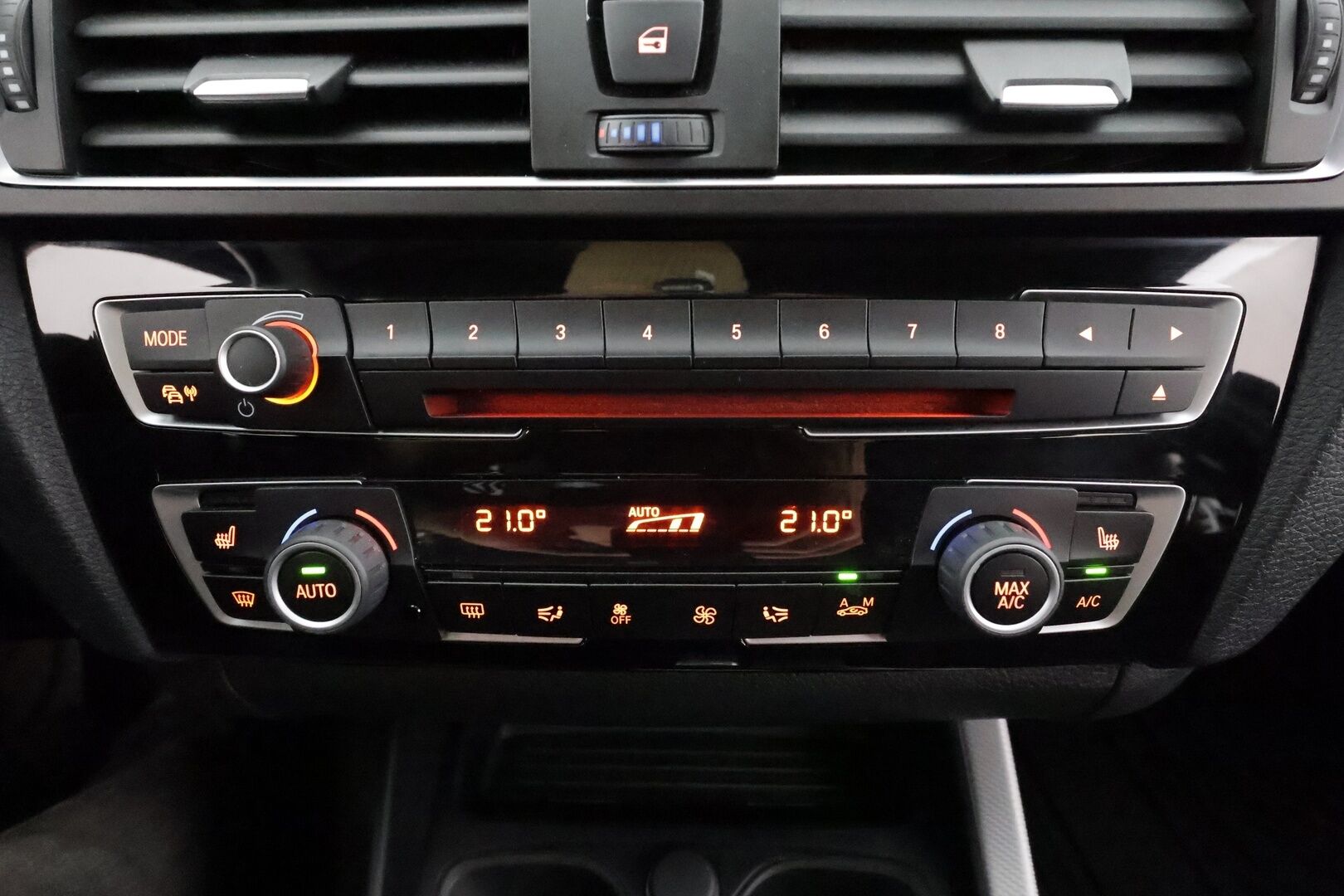 BMW 120 2016 F20 Hatchback 120d A xDrive Edition M Sport * Vakkari / P.tutkat / Hifi / Koukku / LED / Sporttipenkit / Ratinlämmitin * - Suomi-auto / Kahdet renkaat aluvanteilla