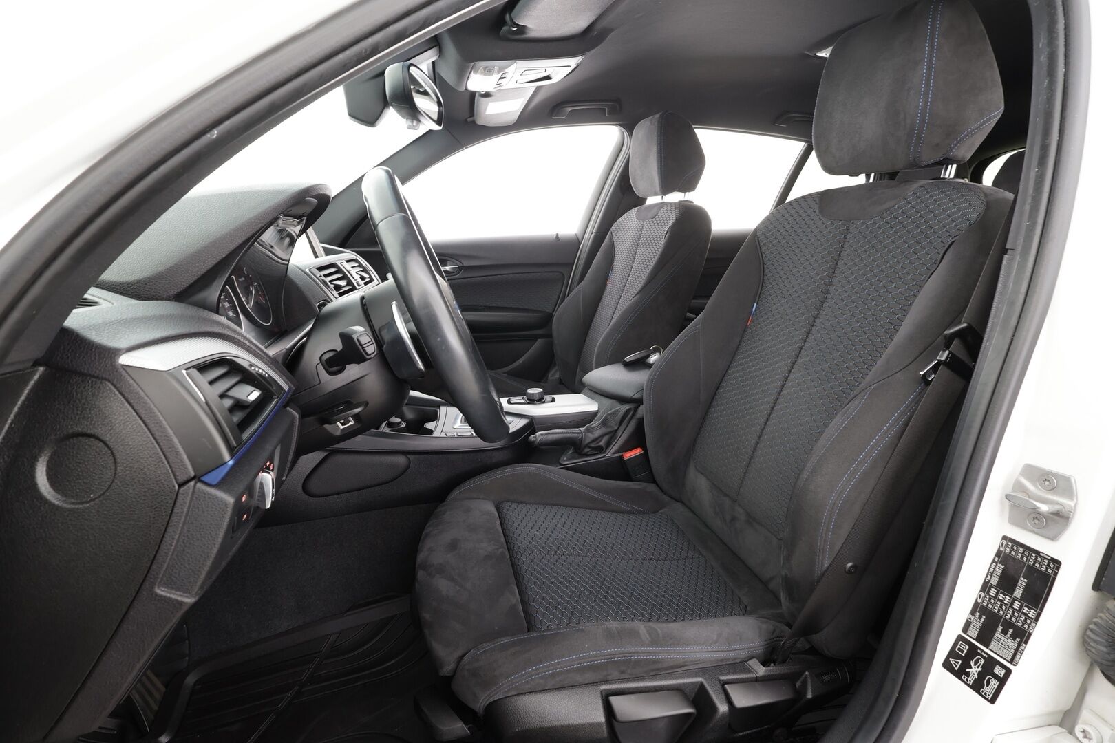 BMW 120 2016 F20 Hatchback 120d A xDrive Edition M Sport * Vakkari / P.tutkat / Hifi / Koukku / LED / Sporttipenkit / Ratinlämmitin * - Suomi-auto / Kahdet renkaat aluvanteilla