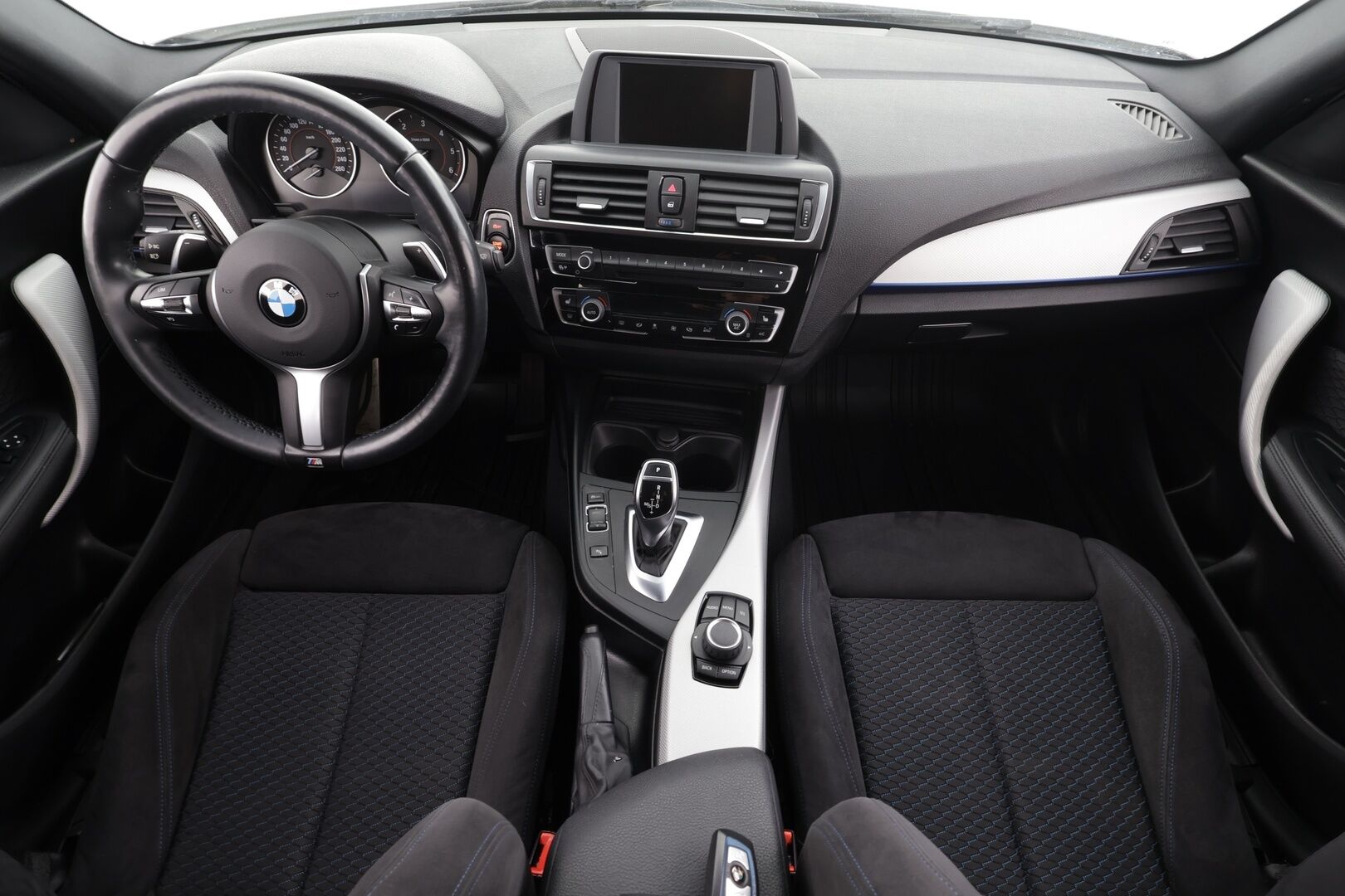 BMW 120 2016 F20 Hatchback 120d A xDrive Edition M Sport * Vakkari / P.tutkat / Hifi / Koukku / LED / Sporttipenkit / Ratinlämmitin * - Suomi-auto / Kahdet renkaat aluvanteilla