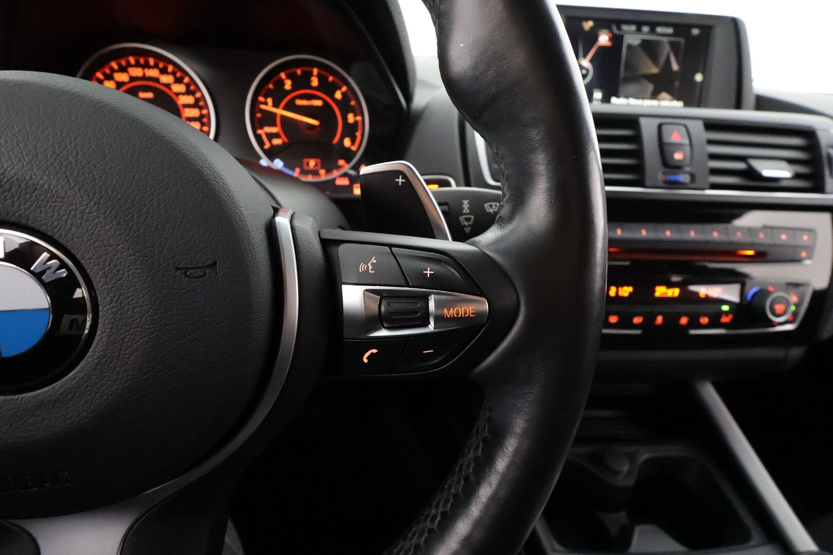 BMW 120 2016 F20 Hatchback 120d A xDrive Edition M Sport * Vakkari / P.tutkat / Hifi / Koukku / LED / Sporttipenkit / Ratinlämmitin * - Suomi-auto / Kahdet renkaat aluvanteilla