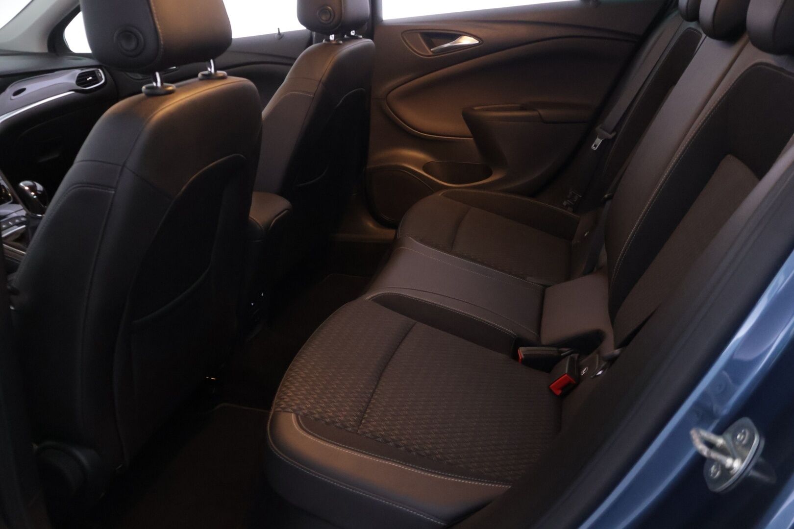 Opel Astra 2016 Sports Tourer Innovation 1,4 Turbo ecoFLEX Start/Stop 110kW MT6 - *Suomi-auto | tutkat edessä ja takana | LED-ajovalot | ohjauspyörän lämmitys | sähkötoiminen takaluukku | 2x renkaat & vanteet*
